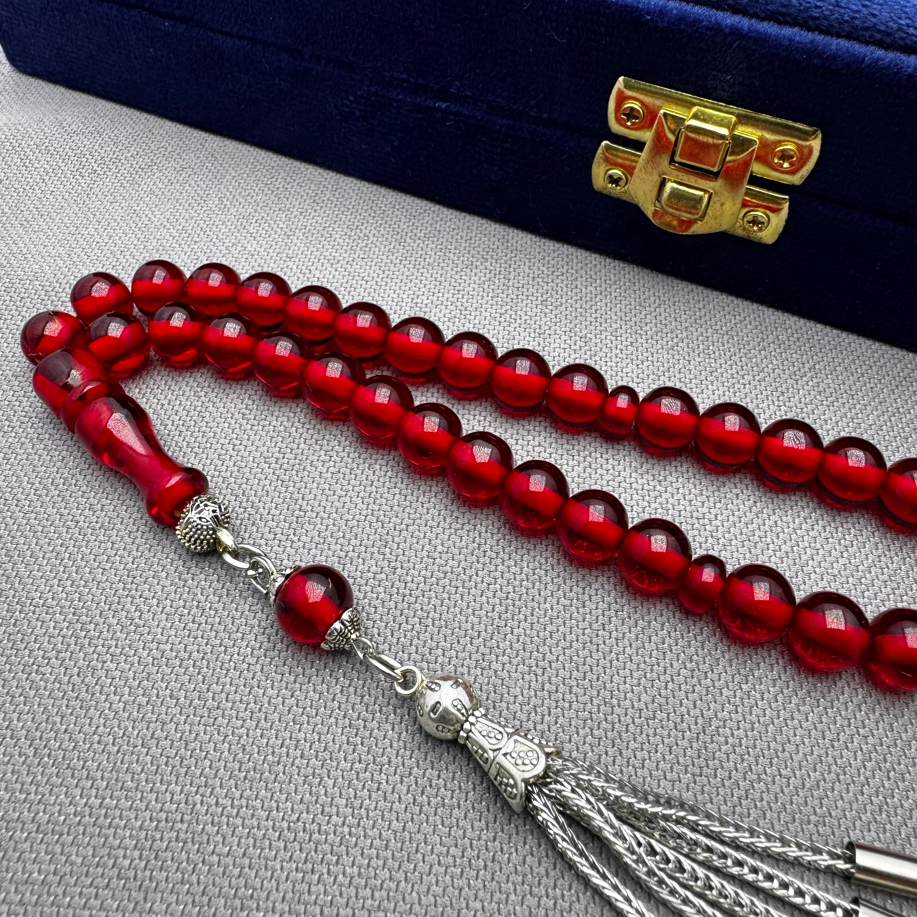 Alpaka Püsküllü Beş Sallantılı Kırmızı Küre Kesim Ateş Kehribar Tespih