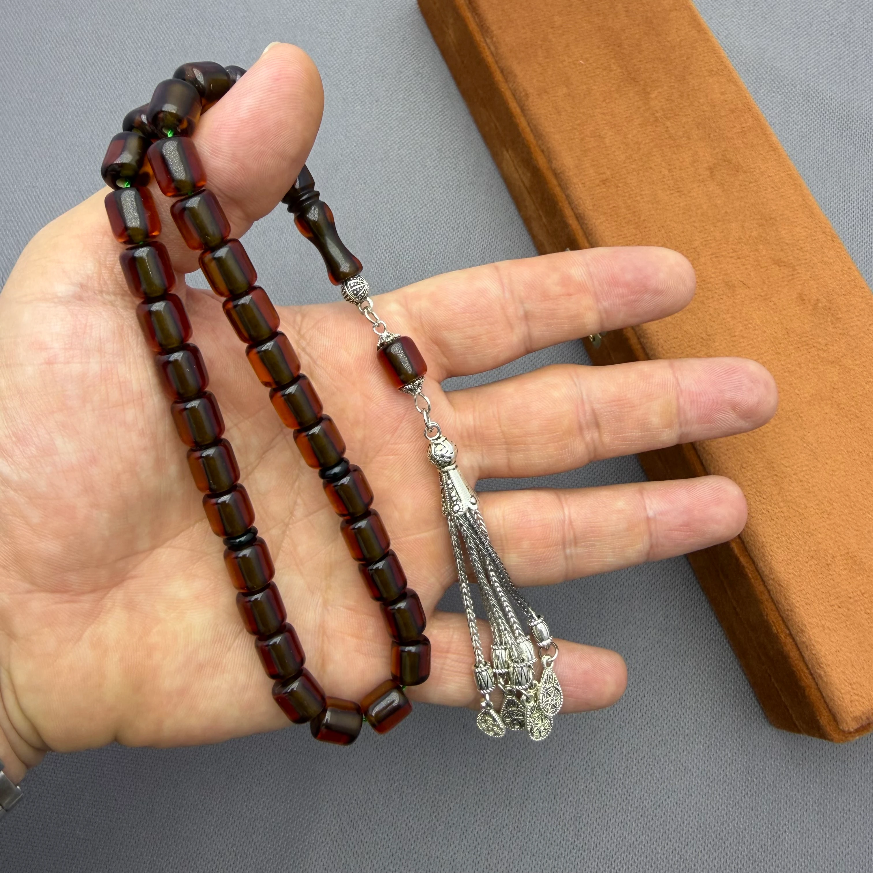 Alpaka Püsküllü Beş Sallantılı ZeytinYağı Yeşili Sıkma Kehribar Tespih