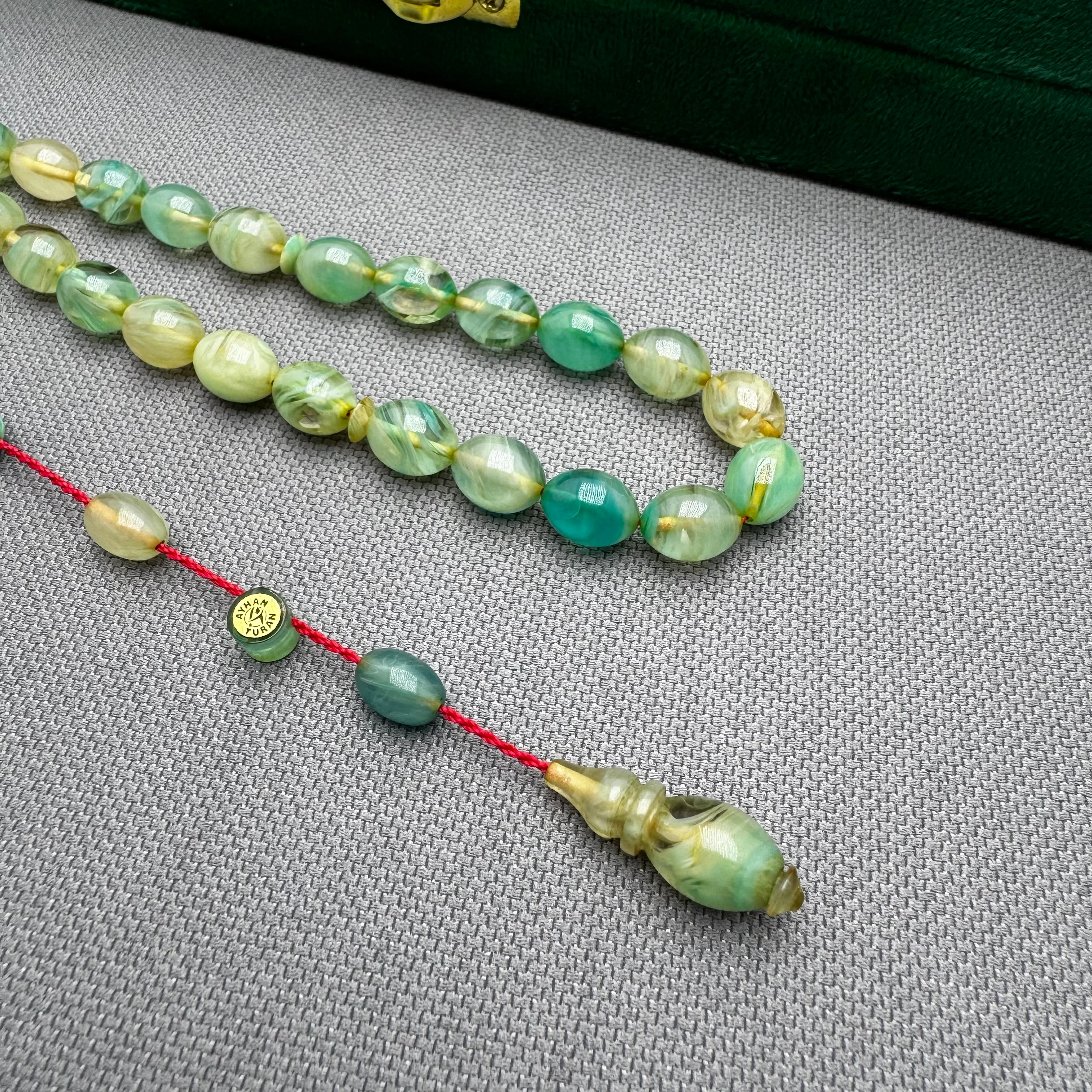 Ayhan TURAN Usta İşçilikli Yeşil Beyzi Kesim Yoğun Hareli Ateş Kehribar Tespih