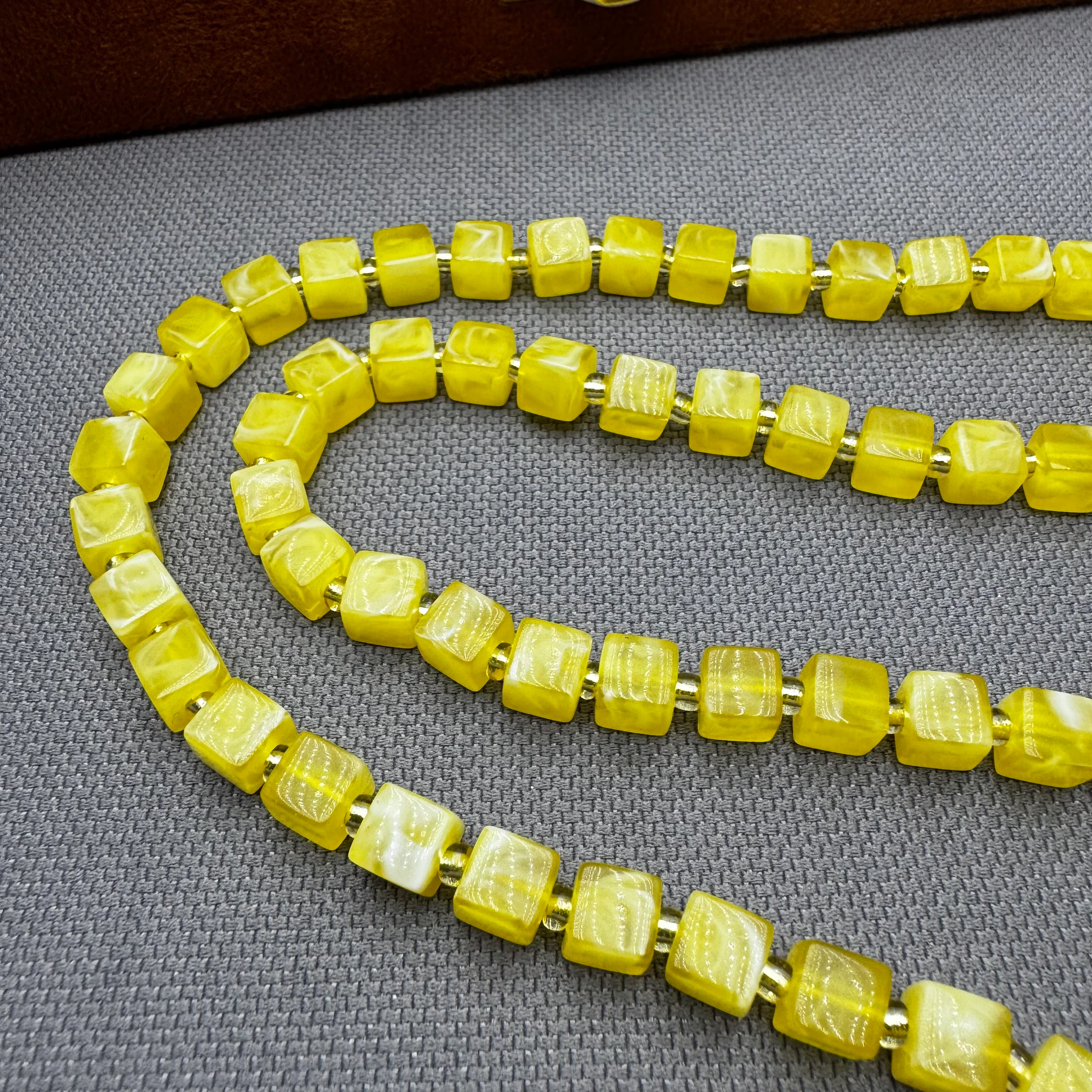 Hareli Küp Kesim Yetişkin Damla Kehribar Kolye