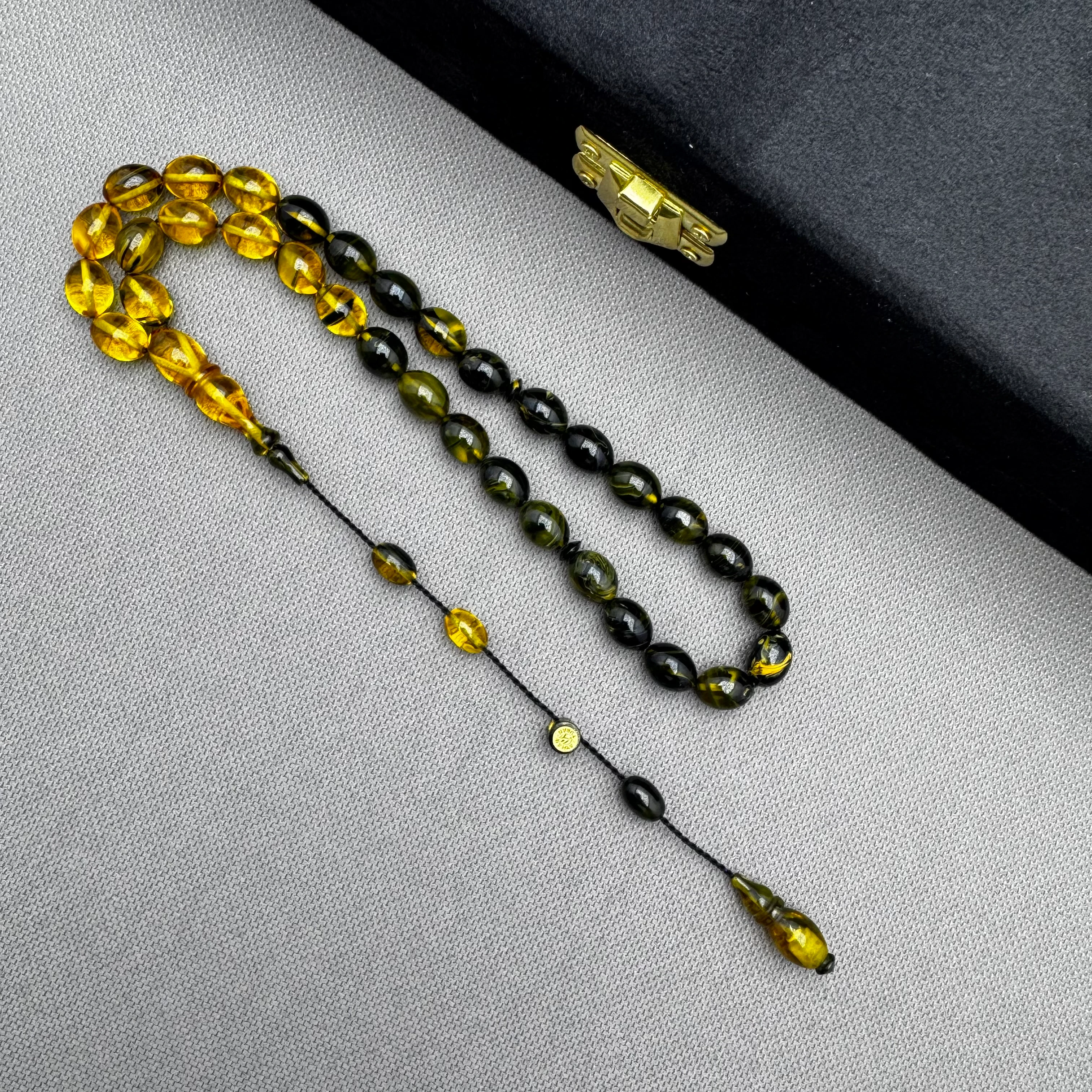 Ayhan TURAN Usta İşçilikli Sarı Siyah Renk Süzmeli Beyzi Kesim Yoğun Hareli Ateş Kehribar Tespih