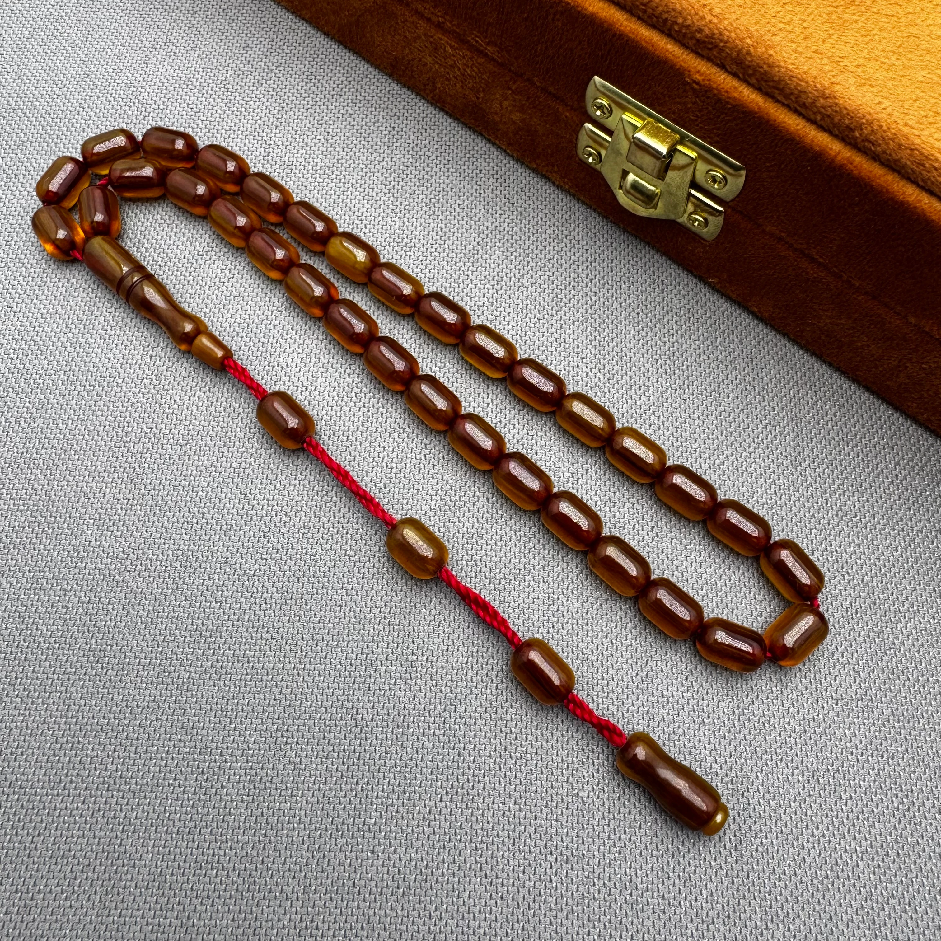 Mükemmel Hare Yapısı Muazzam Çekim Kalitesi İle Alman Çubuk Malzeme Sıkma Kehribar Tespih