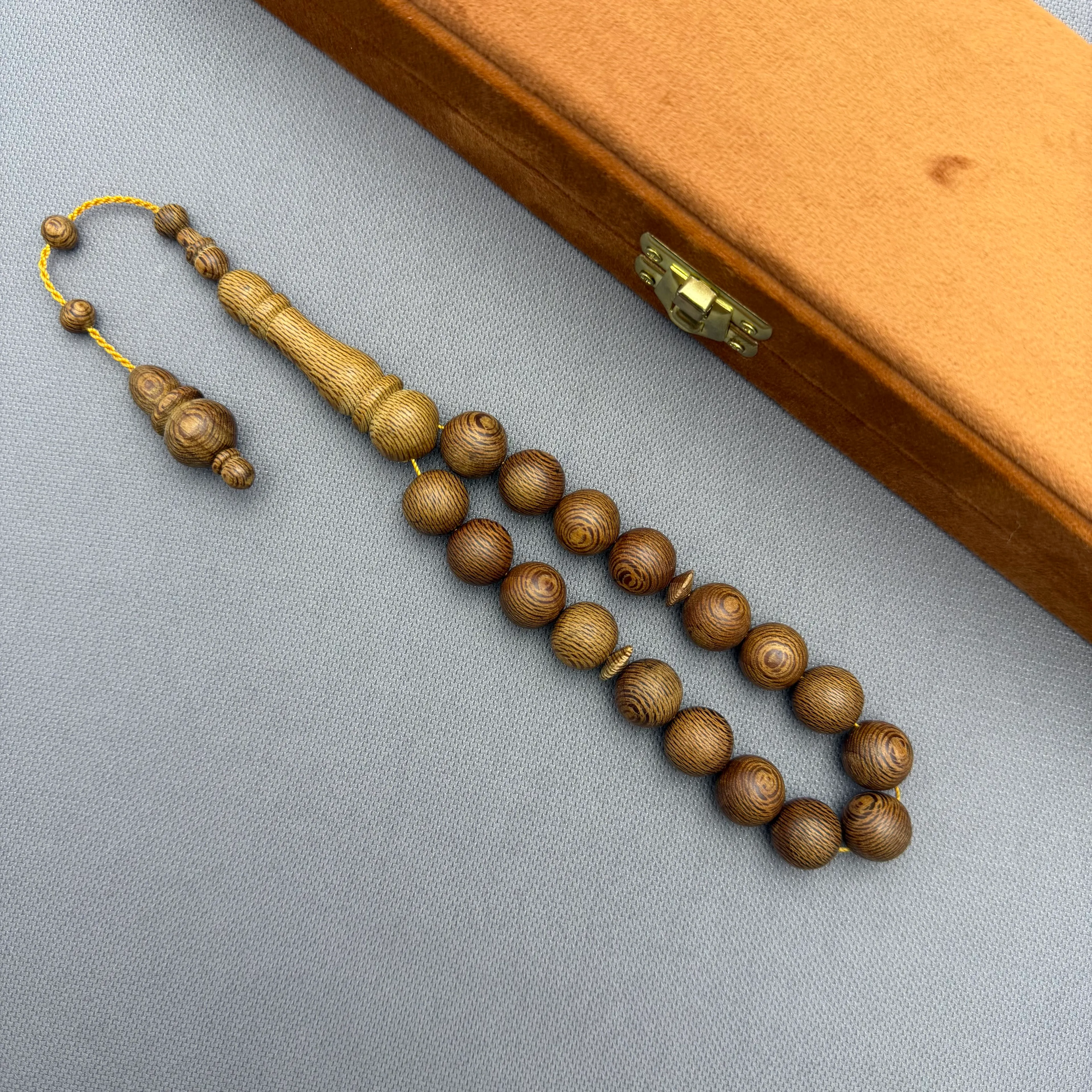 Yüz Yıldan Fazla Bir Tarih Doğal Dokulu Çınar Ağacı Tespih