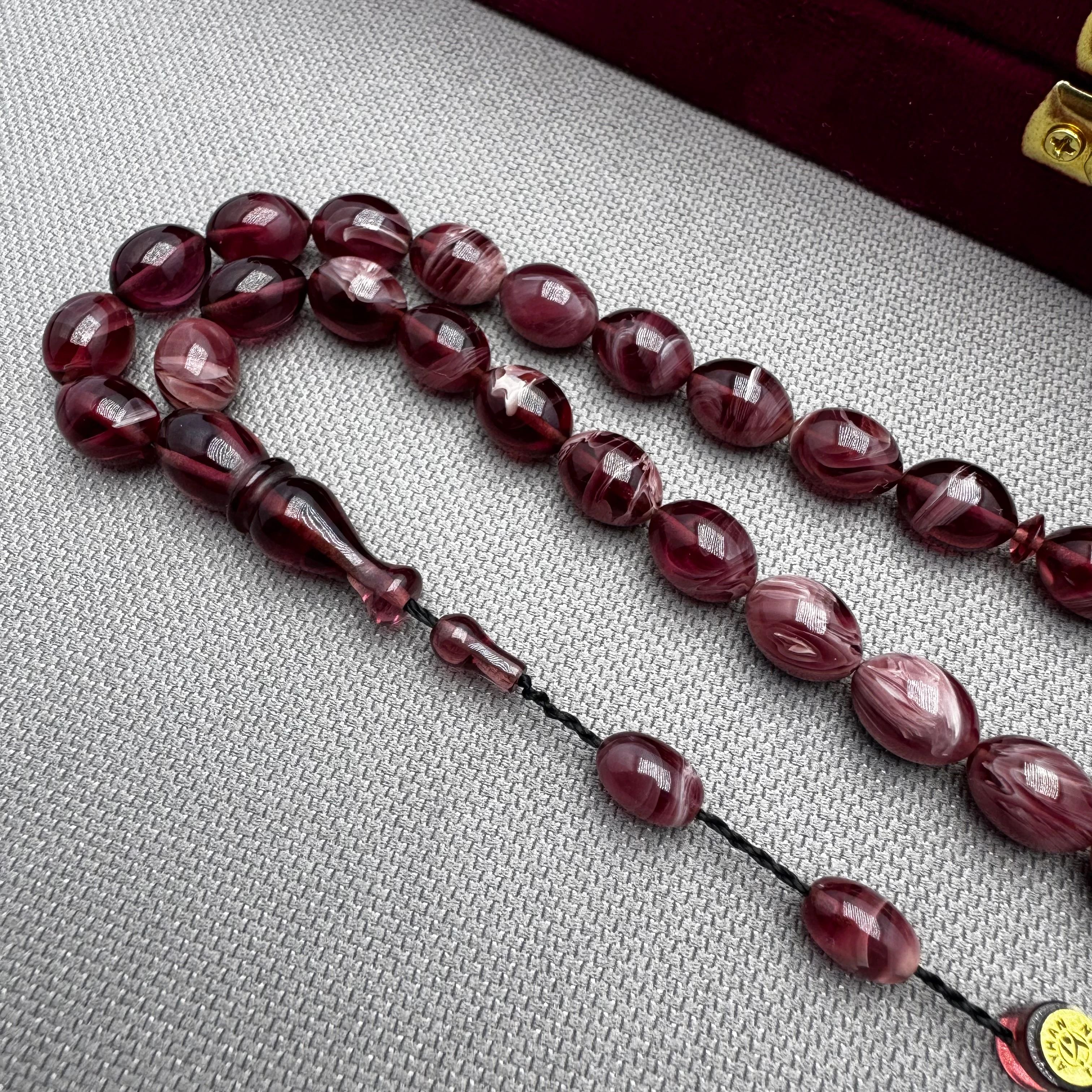 Ayhan TURAN Usta İşçilikli Bordo Renk Özel Döküm Hareli Beyzi Kesim Ateş Kehribar Tespih