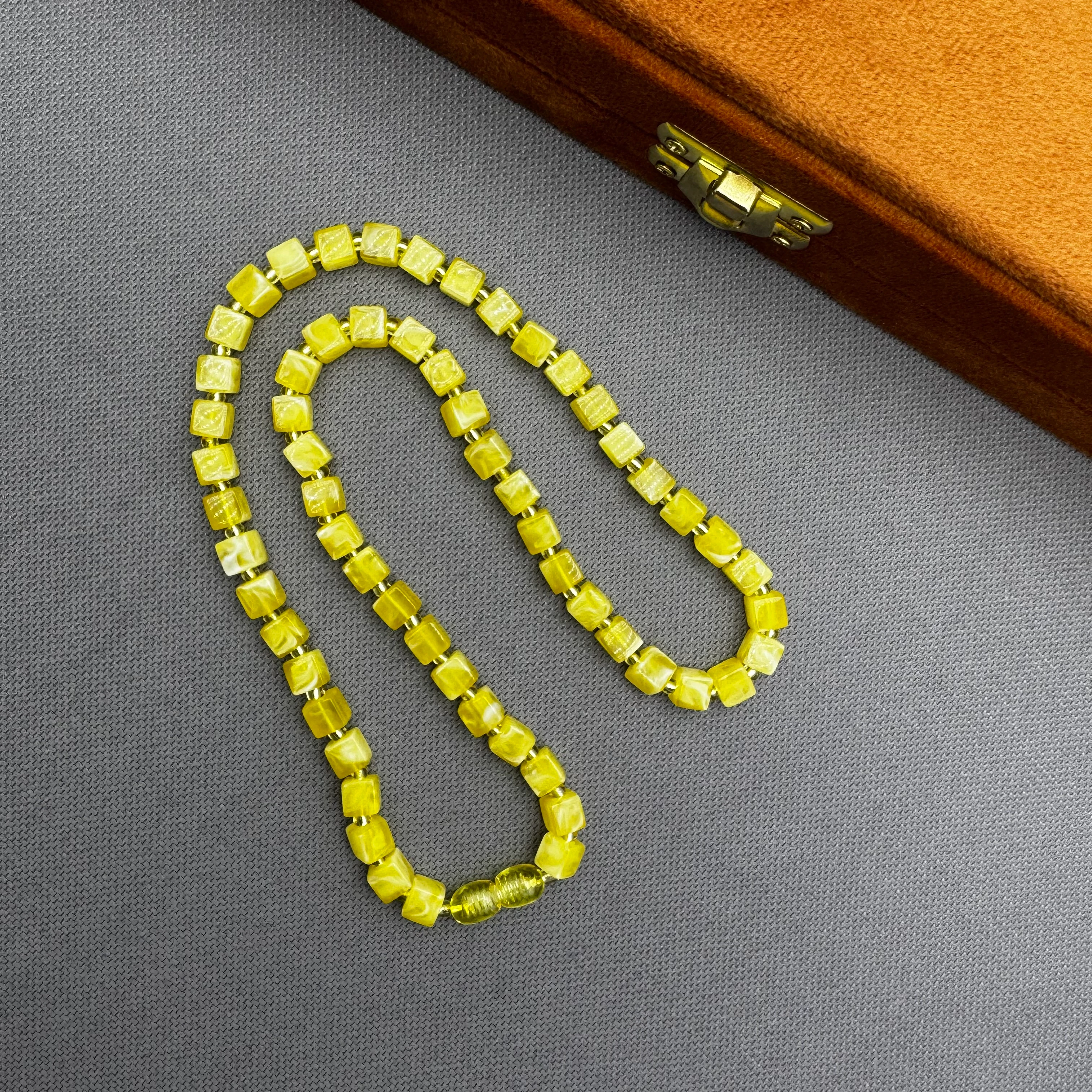 Hareli Küp Kesim Yetişkin Damla Kehribar Kolye