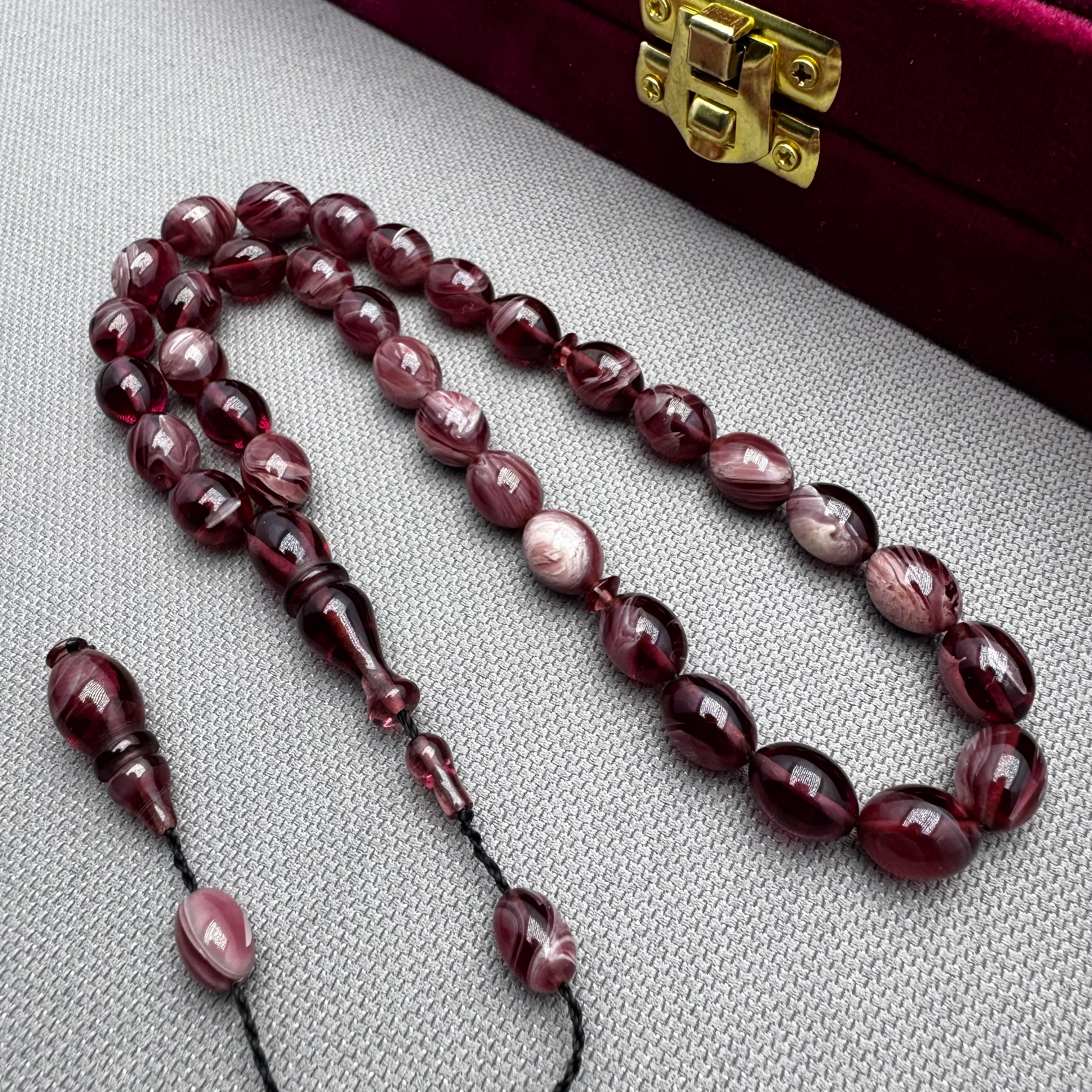 Ayhan TURAN Usta İşçilikli Bordo Renk Özel Döküm Hareli Beyzi Kesim Ateş Kehribar Tespih