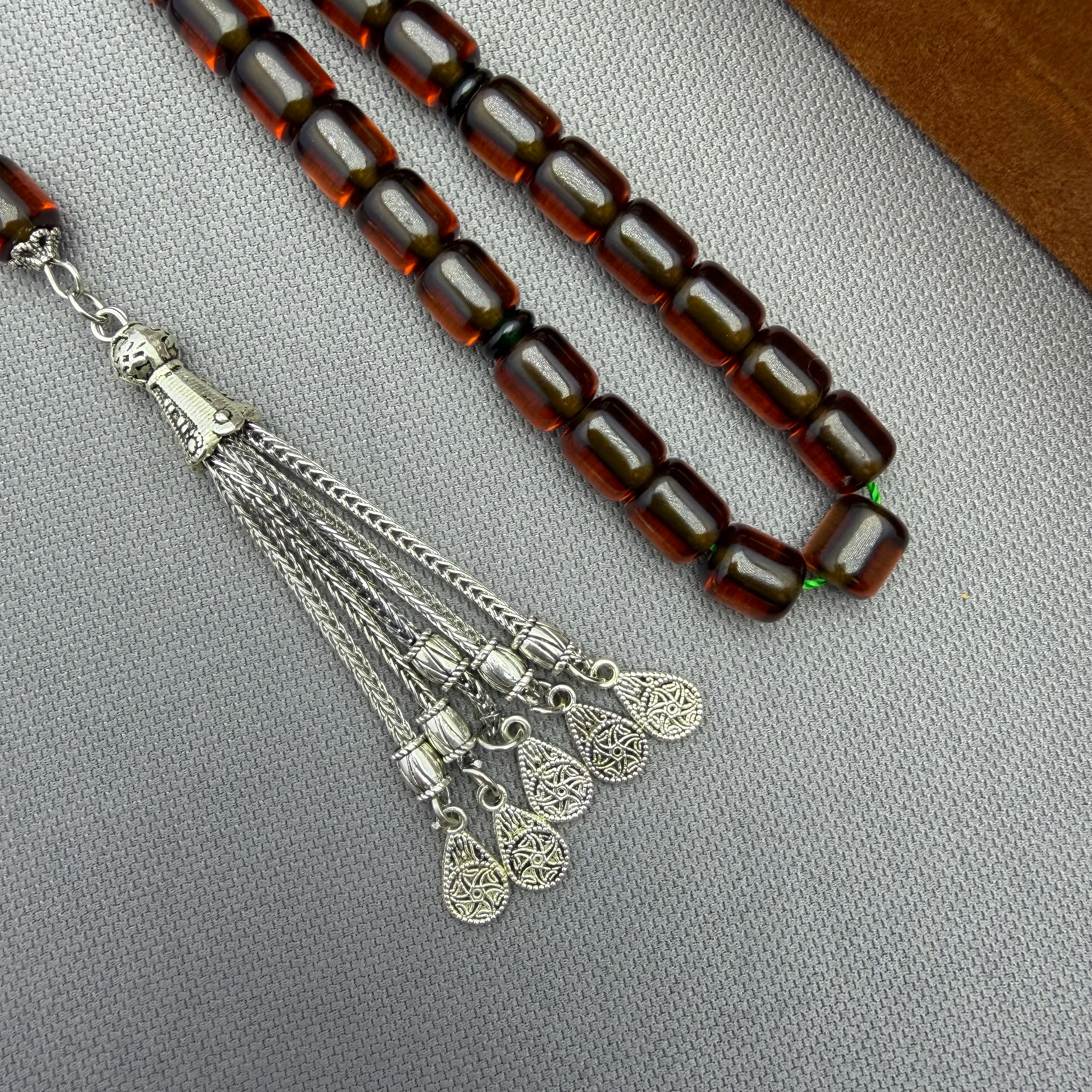 Alpaka Püsküllü Beş Sallantılı ZeytinYağı Yeşili Sıkma Kehribar Tespih