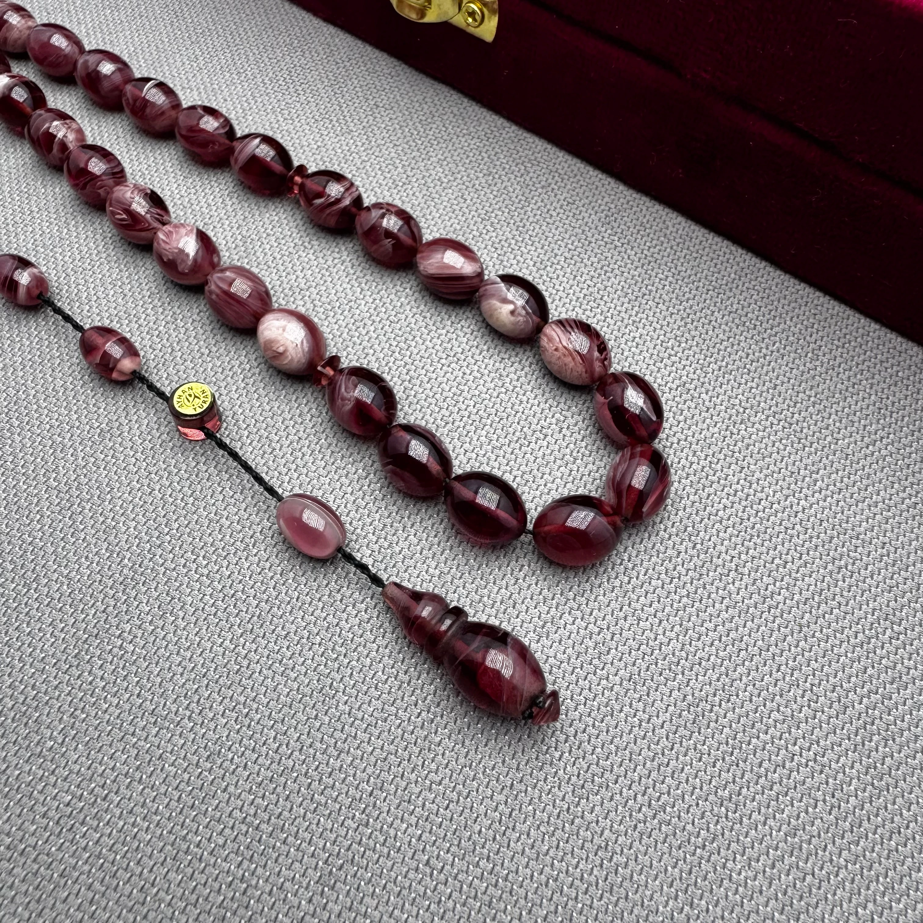 Ayhan TURAN Usta İşçilikli Bordo Renk Özel Döküm Hareli Beyzi Kesim Ateş Kehribar Tespih