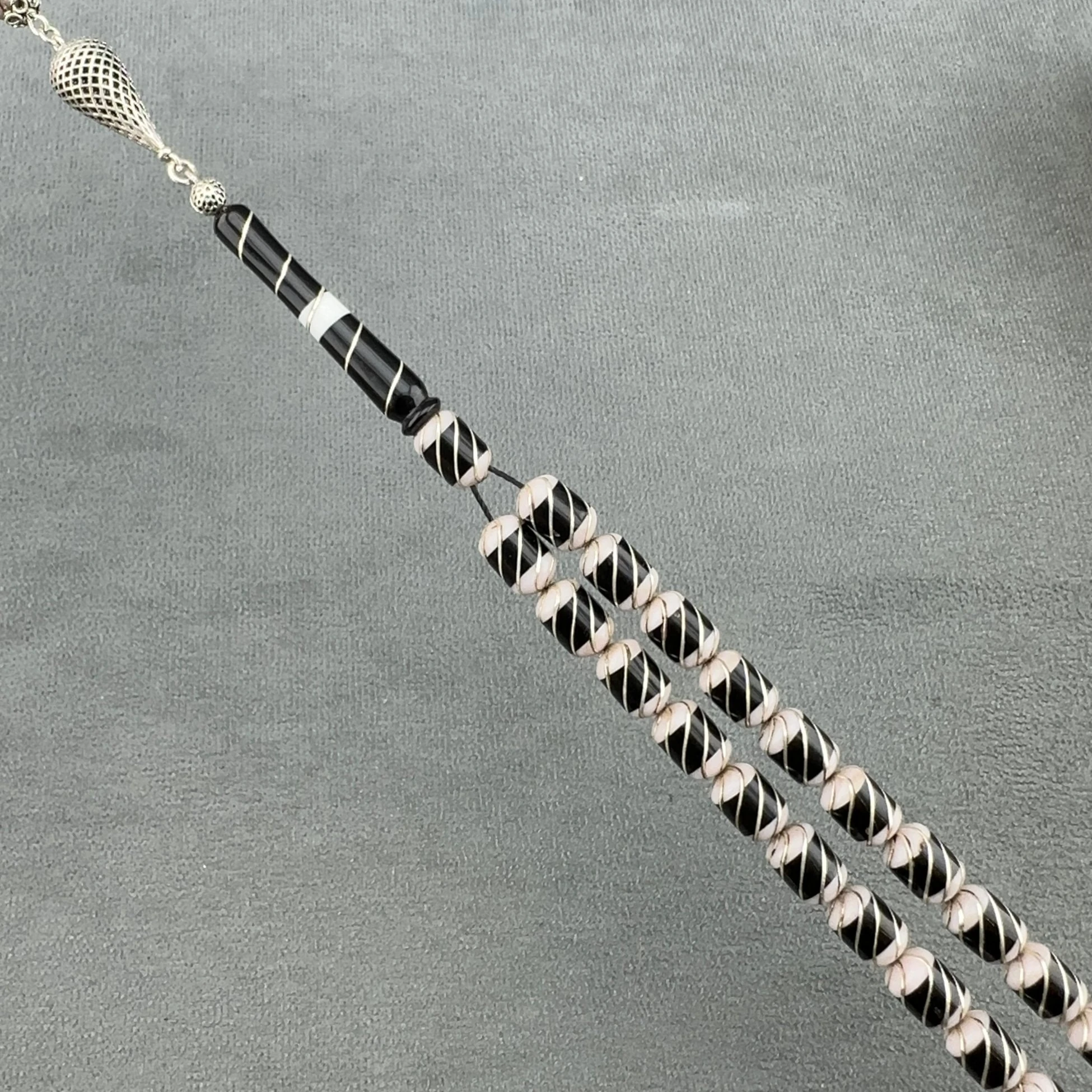 Kapsül Kesim Gri Galalit İşlemeli Orjinal Oltu Taşı Tespih