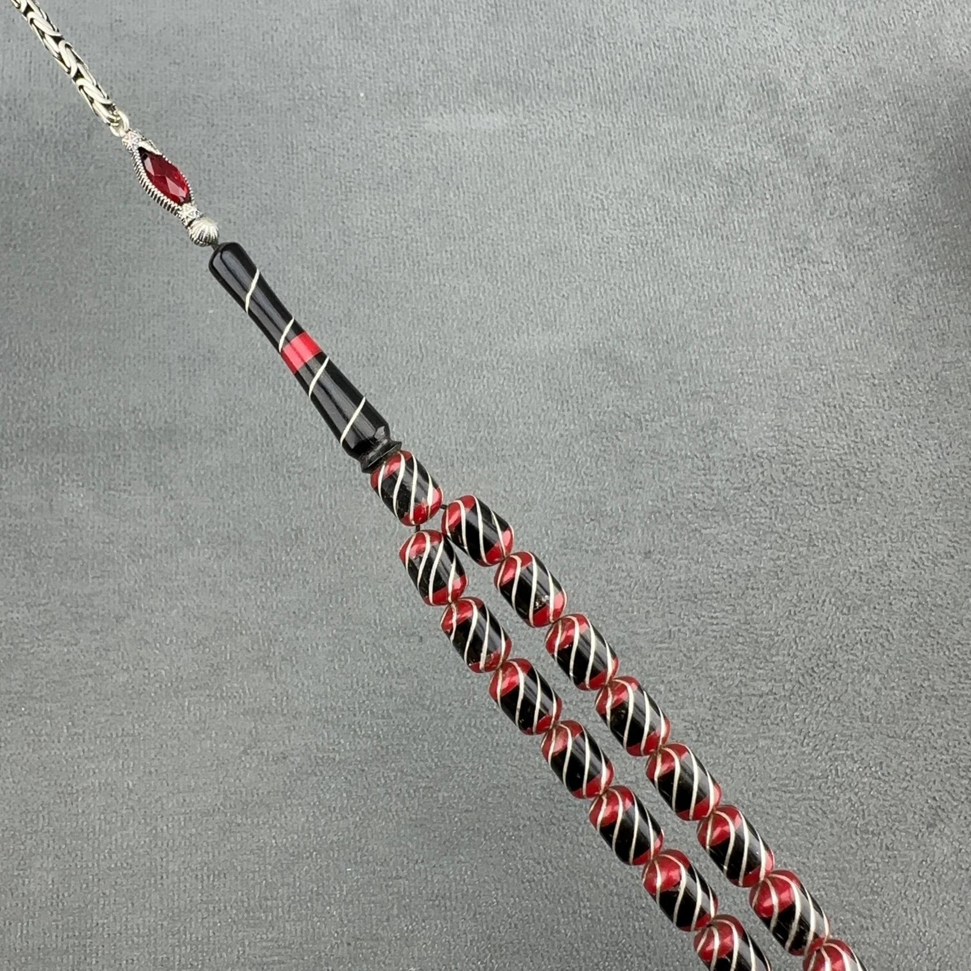 Her Haresinde Özel İşlemeli Gümüş Püsküllü Kırmızı Galalit İşlemeli Orjinal Oltu Taşı Tespih