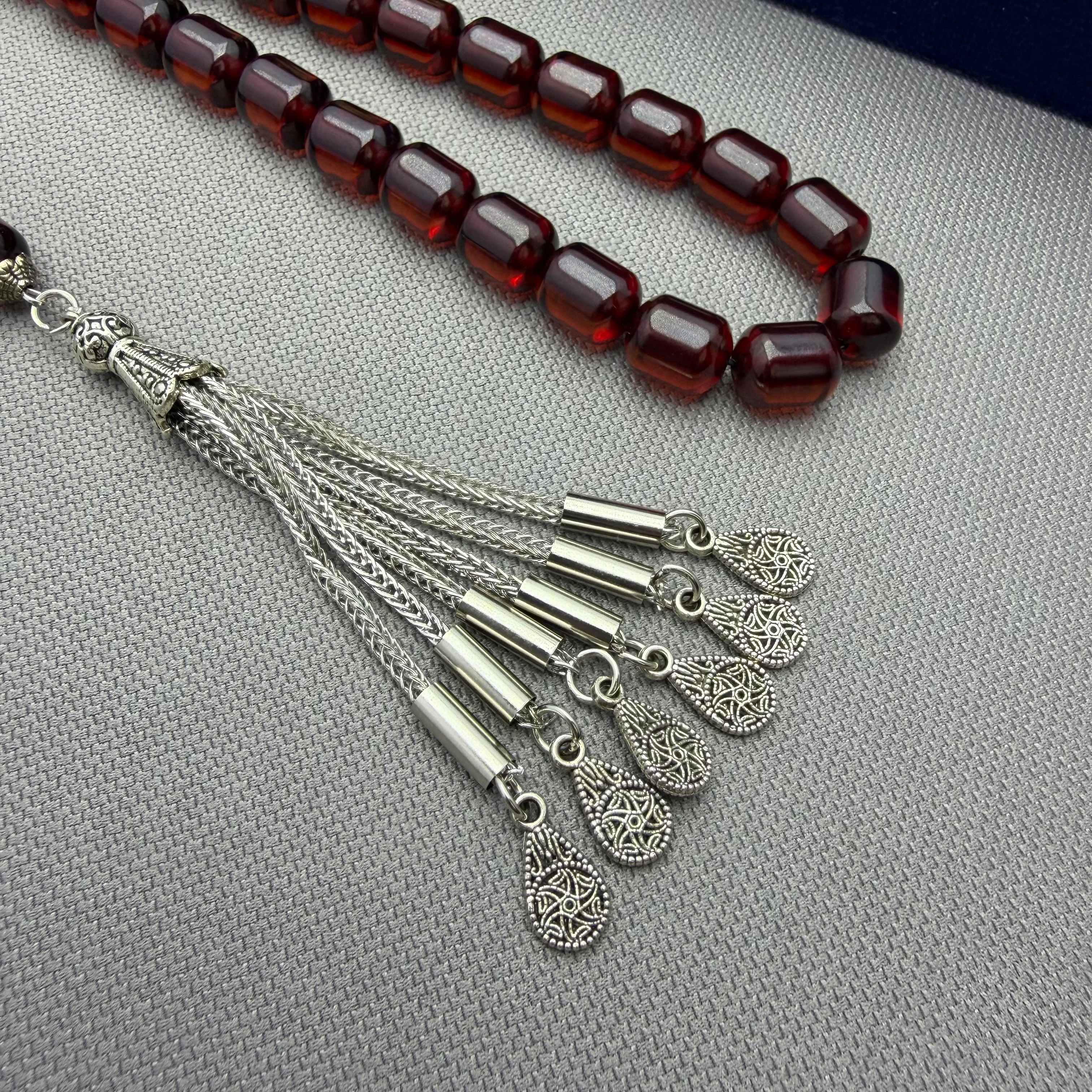 Altı Sallantılı Alpaka Püsküllü Çay Rengi Kapsül Kesim Sıkma Kehribar Tespih