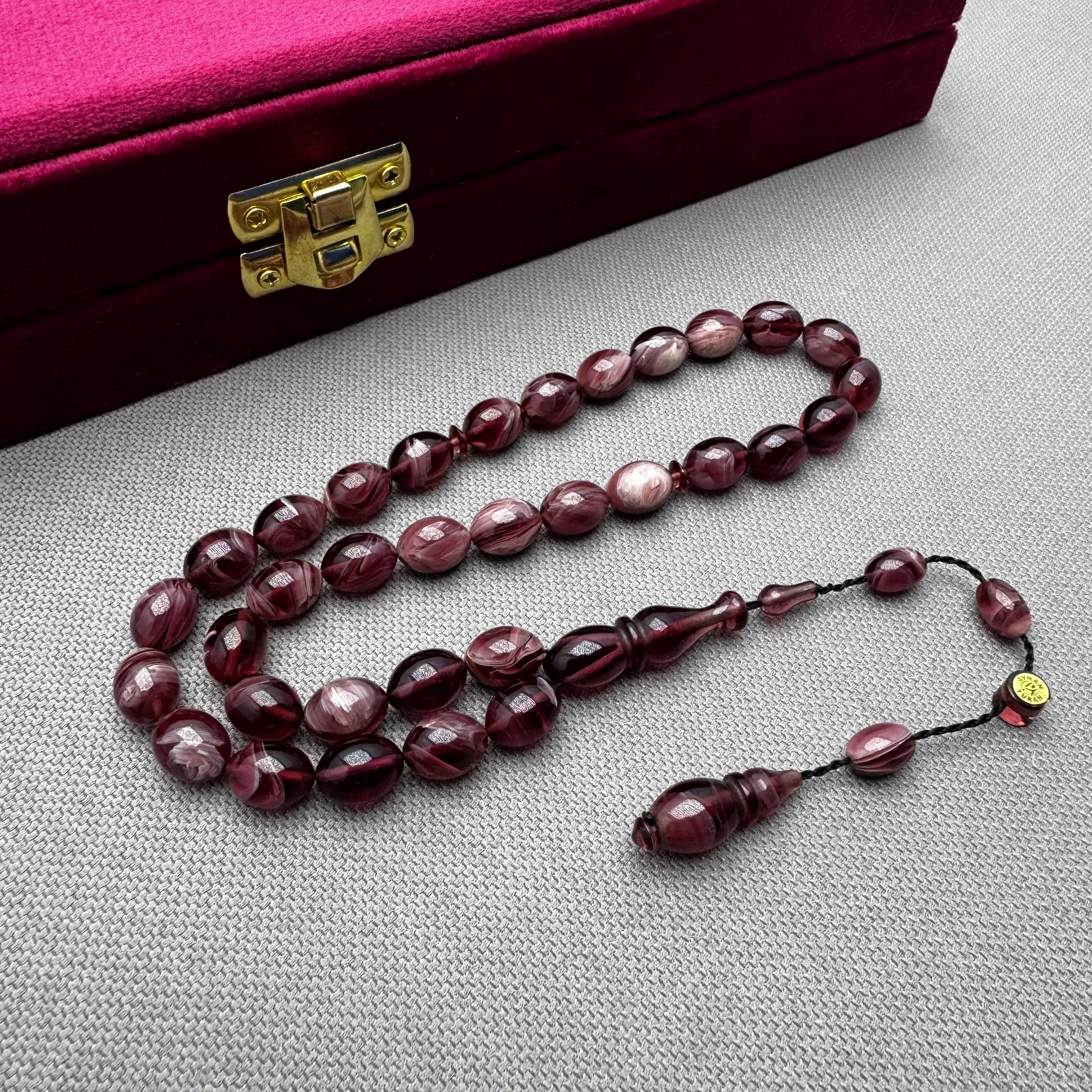 Ayhan TURAN Usta İşçilikli Bordo Renk Özel Döküm Hareli Beyzi Kesim Ateş Kehribar Tespih