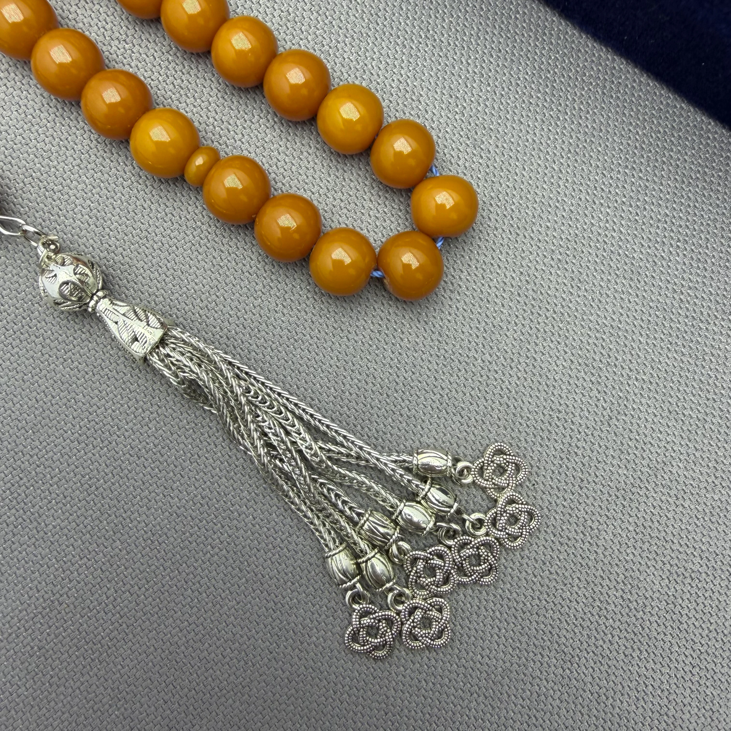 Alpaka Püsküllü Altı Sallantılı Sütlü Kahve Küre Kesim Sıkma Kehribar Tespih