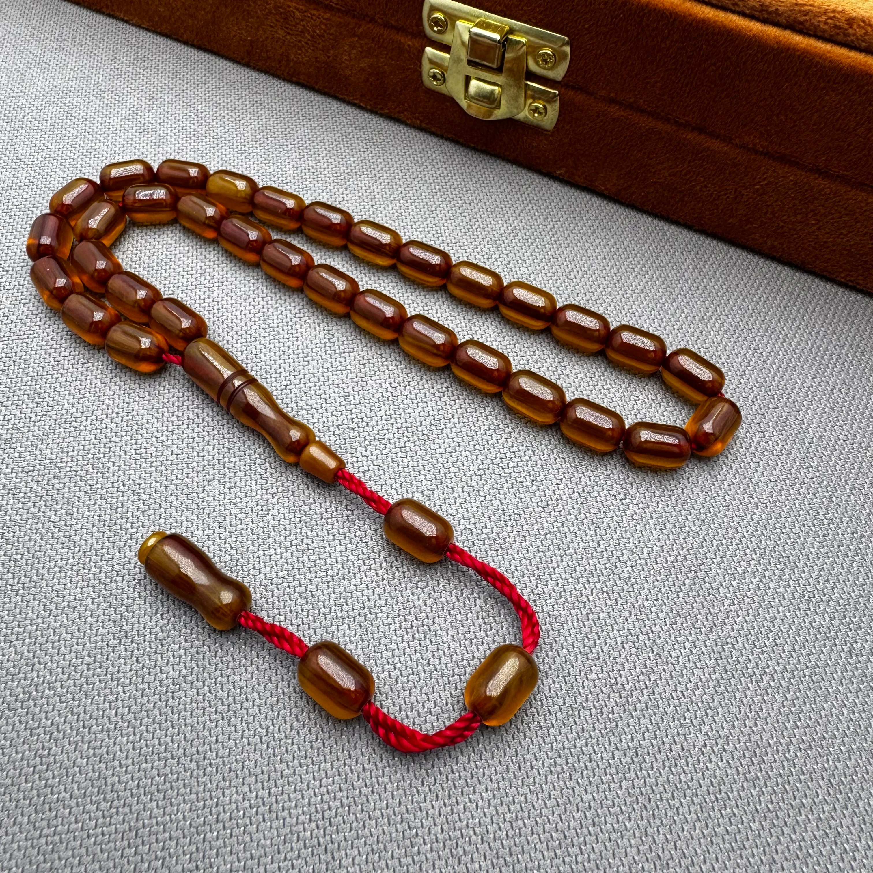 Mükemmel Hare Yapısı Muazzam Çekim Kalitesi İle Alman Çubuk Malzeme Sıkma Kehribar Tespih