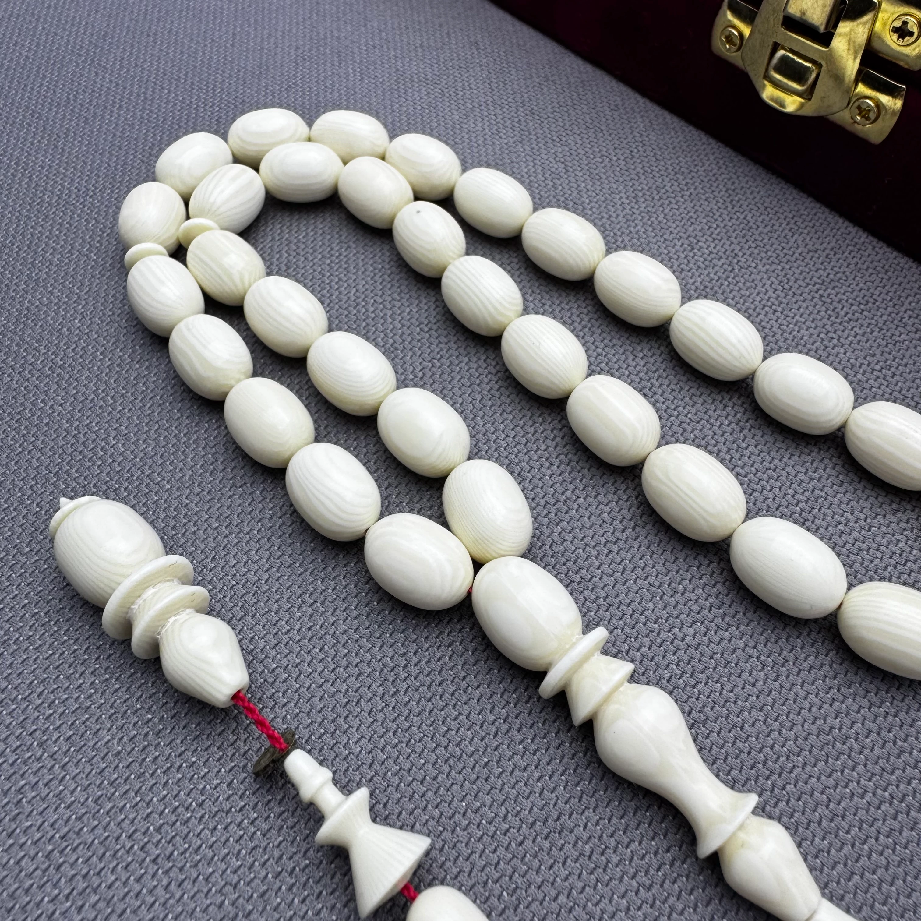 Muhammed ERDEN Usta İşçilikli Harika Dokulu Damarlı Bitkisel Fildişi Tespih