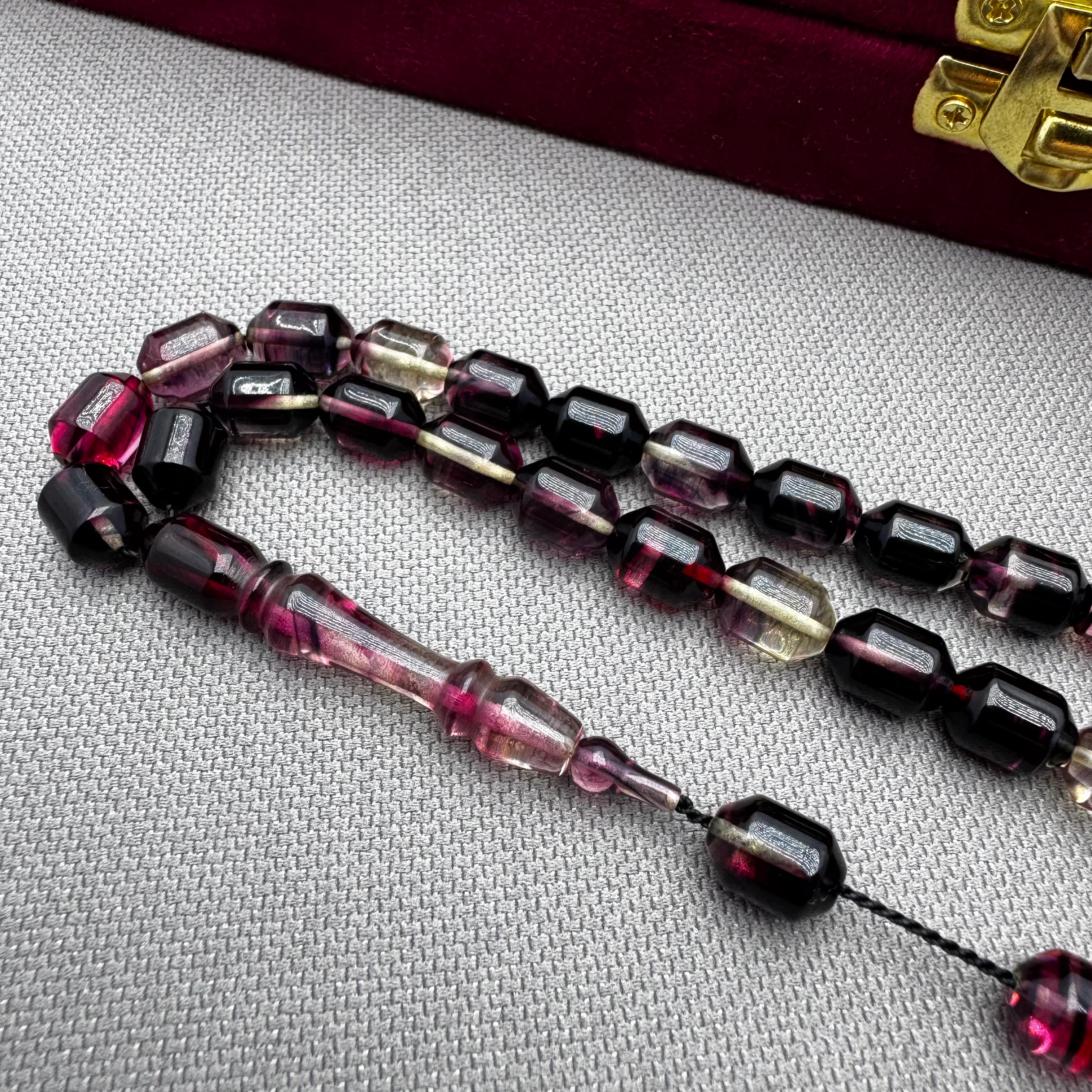 Ayhan TURAN Usta İşçilikli Kırmızı Siyah Hareli Özel Döküm Ateş Kehribar Tespih