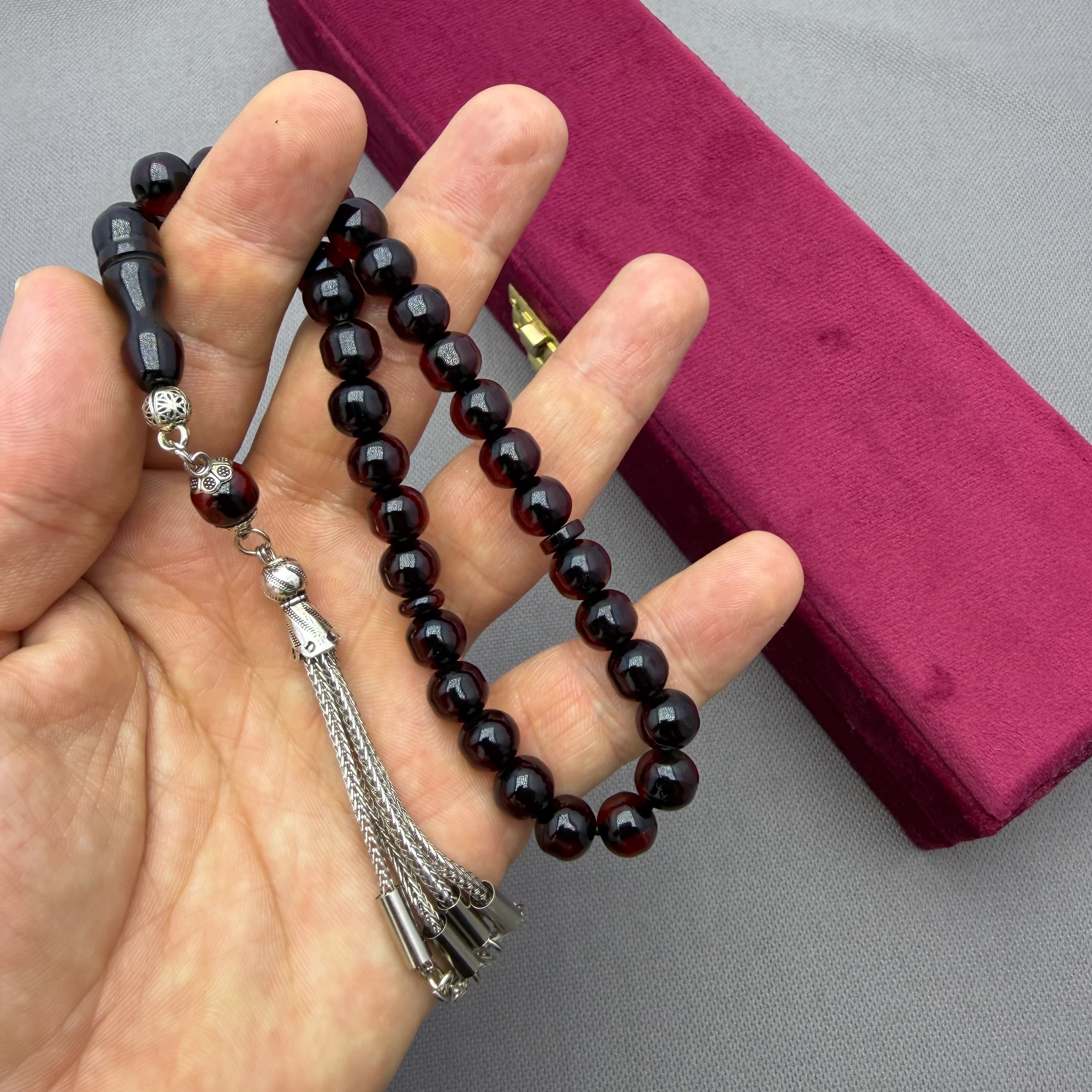 Alpaka Püsküllü Koyu vişne Renk Tekerlek Kesim Sıkma Kehribar Tespih