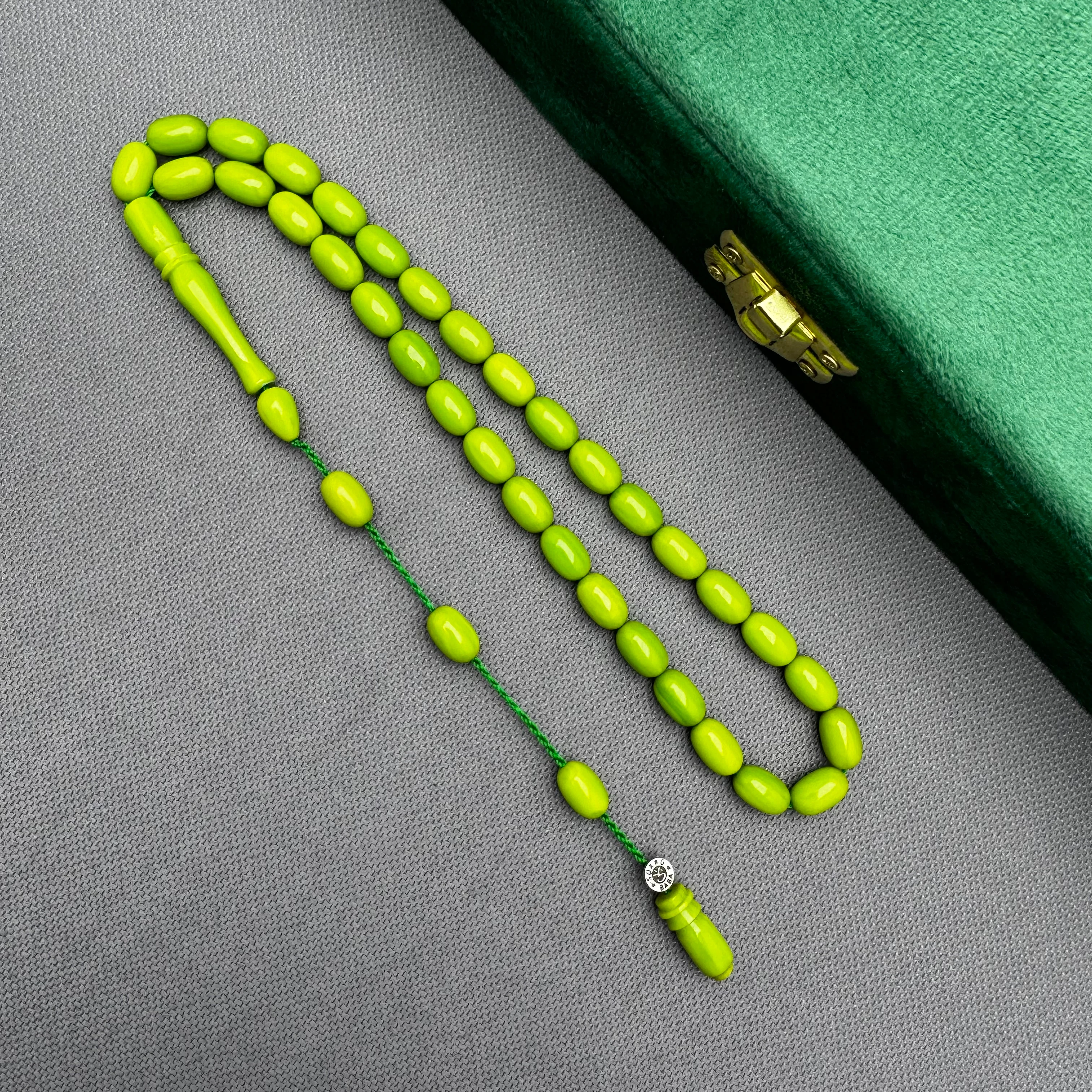 Usta İşçilikli Fıstık Yeşili Hareli Renk Alan Sıkma Kehribar Tespih