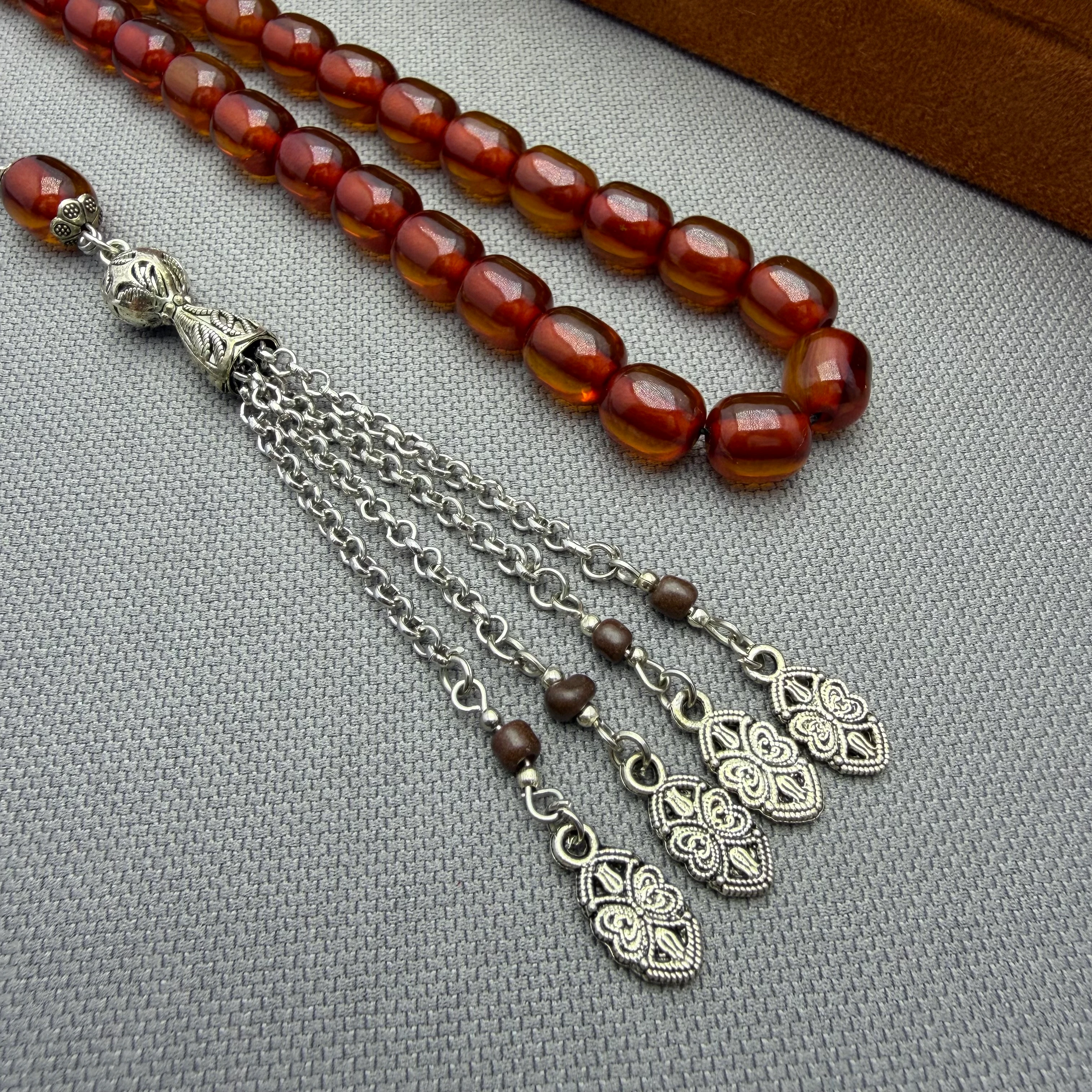 Dört Sallantılı Alpaka Püsküllü Bal Rengi Ateş Kehribar Tespih