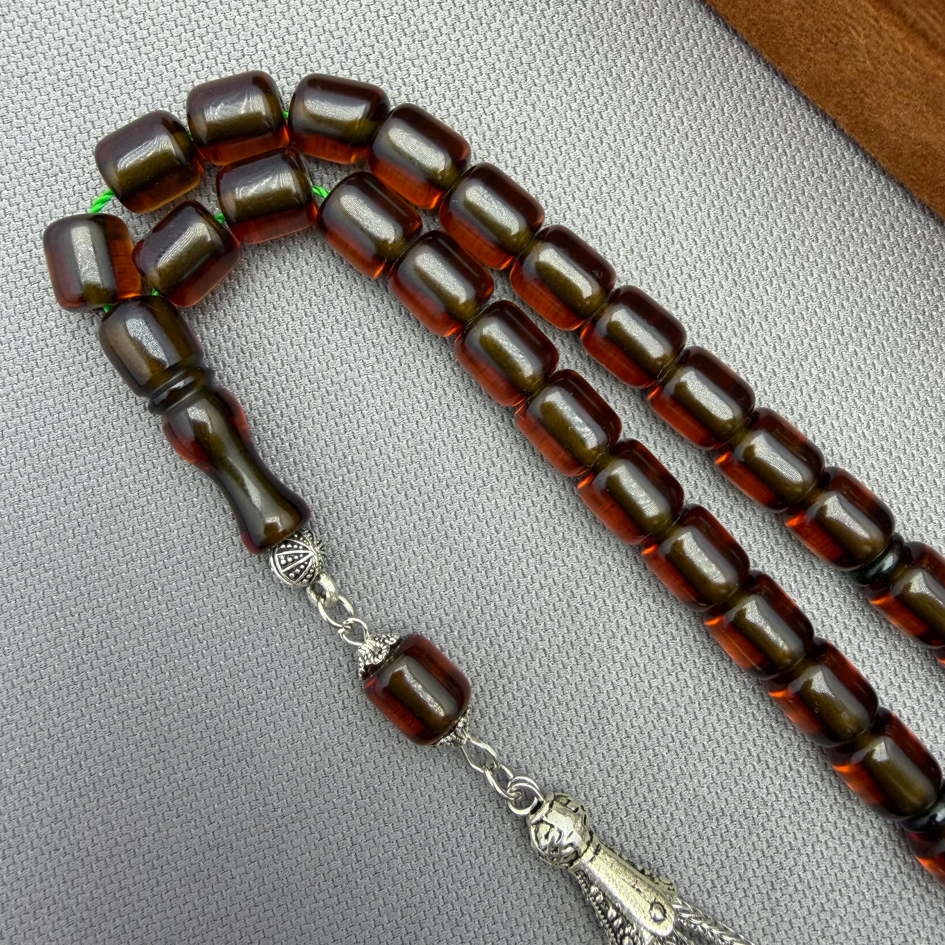 Alpaka Püsküllü Beş Sallantılı ZeytinYağı Yeşili Sıkma Kehribar Tespih