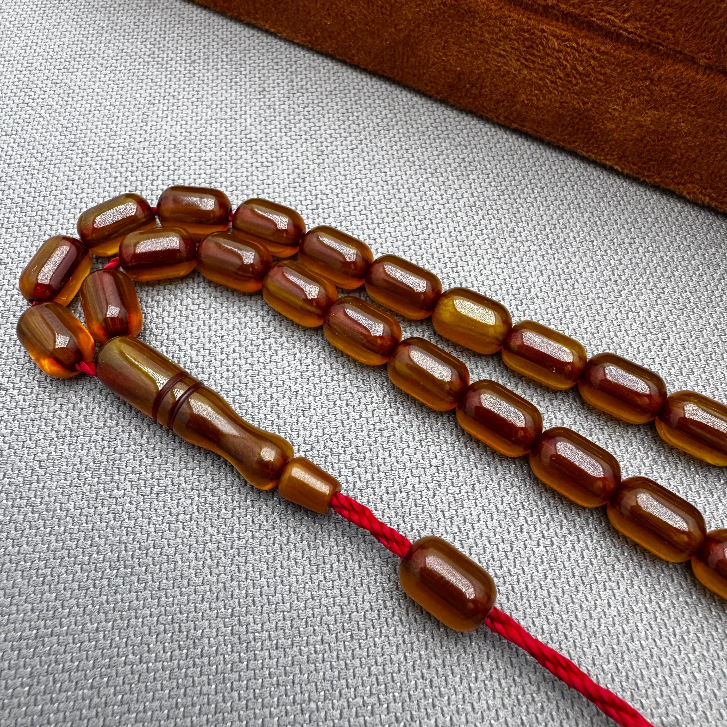 Mükemmel Hare Yapısı Muazzam Çekim Kalitesi İle Alman Çubuk Malzeme Sıkma Kehribar Tespih