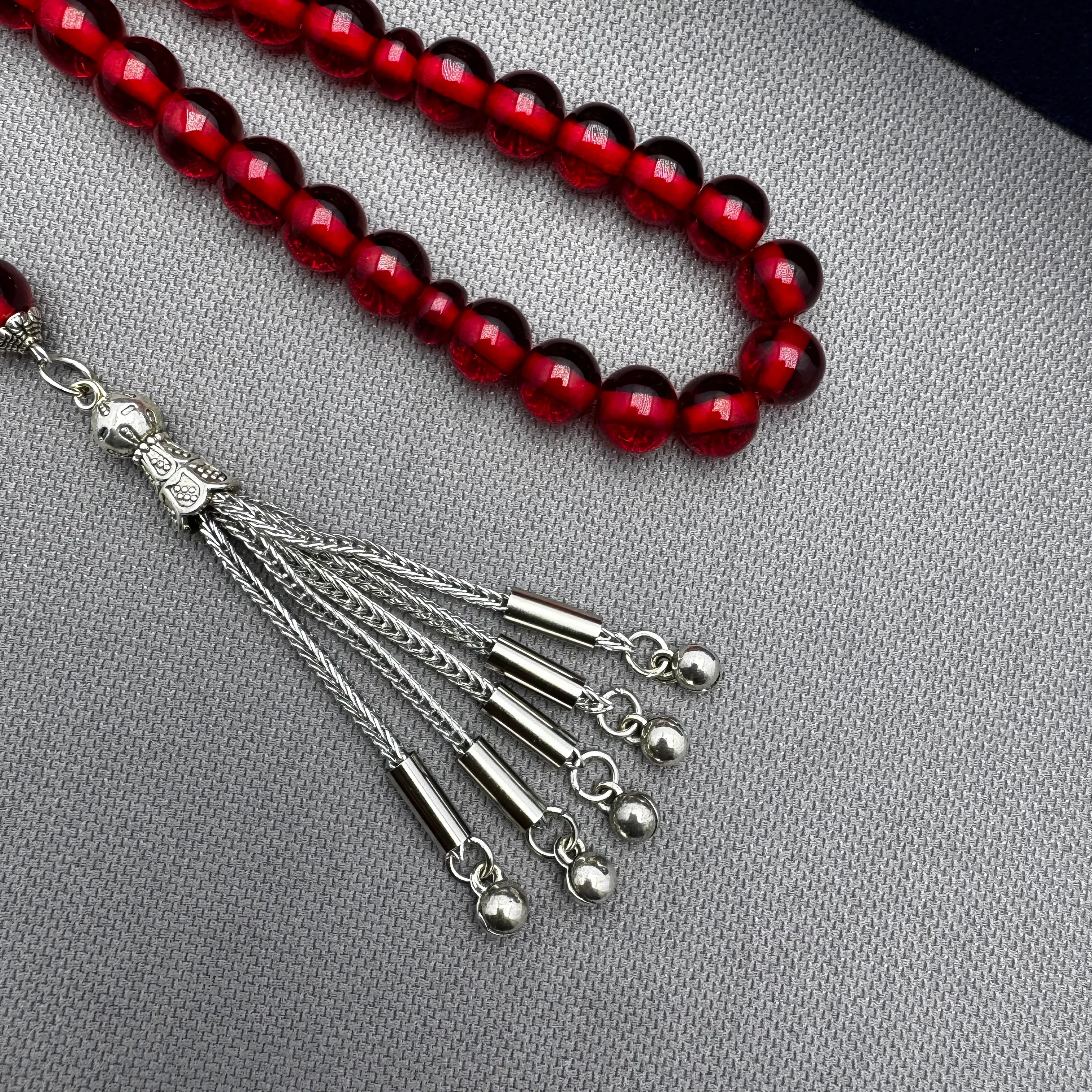 Alpaka Püsküllü Beş Sallantılı Kırmızı Küre Kesim Ateş Kehribar Tespih