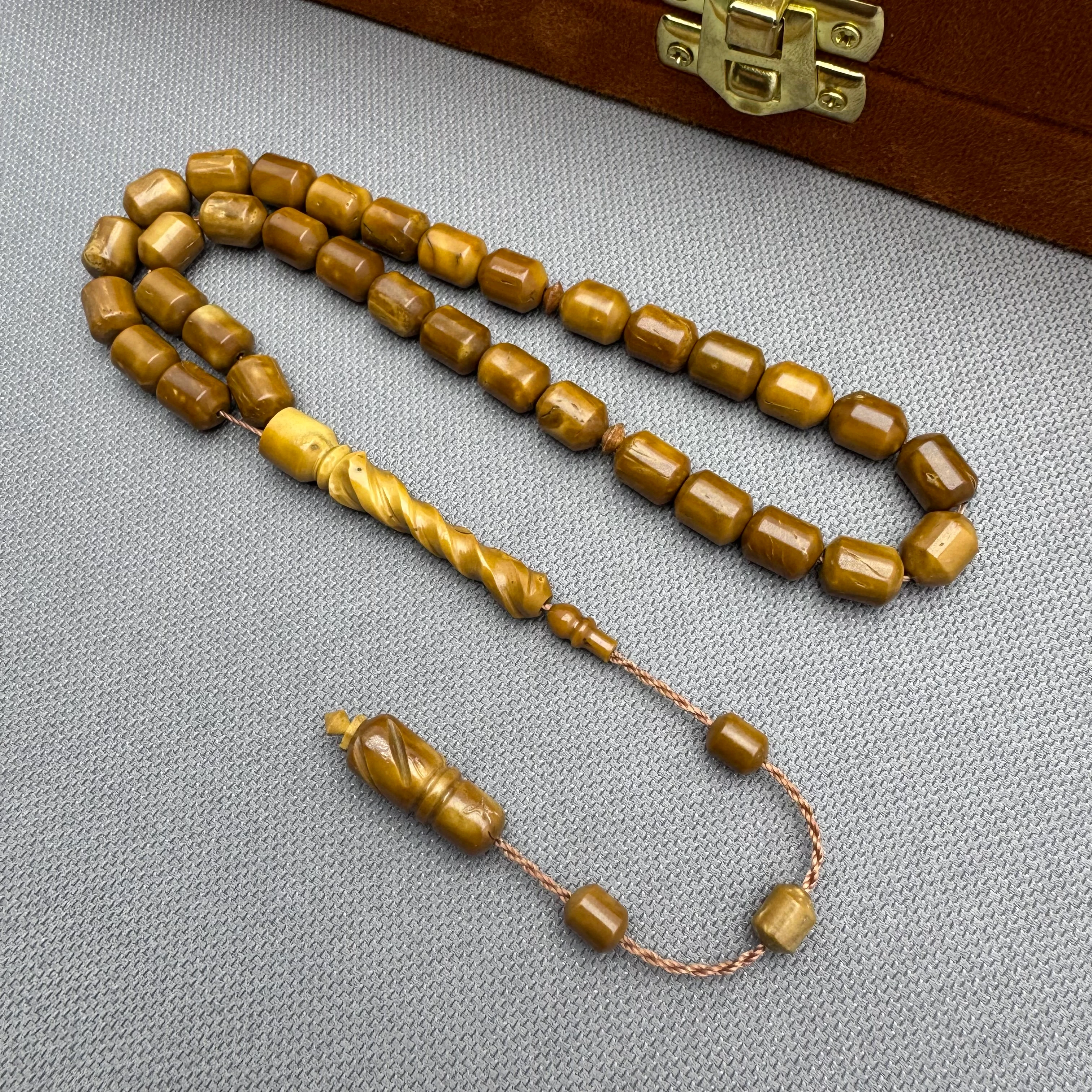 Kalem İşçilikli Özel İmameli Doğal Dokulu Kapsül Kesim Kuka Ağacı Tespih