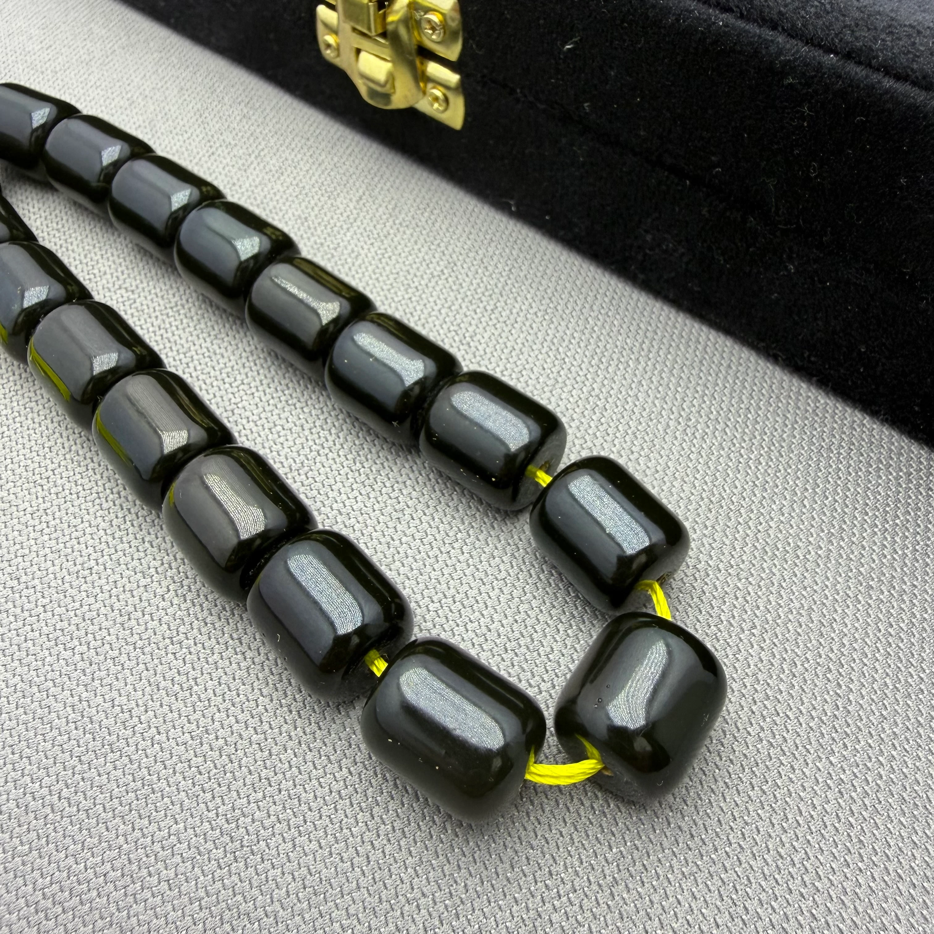 Usta İşçilikli Sistem Püsküllü Siyah Dik Damar Hareli Alman Sıkma Kehribar Tespih