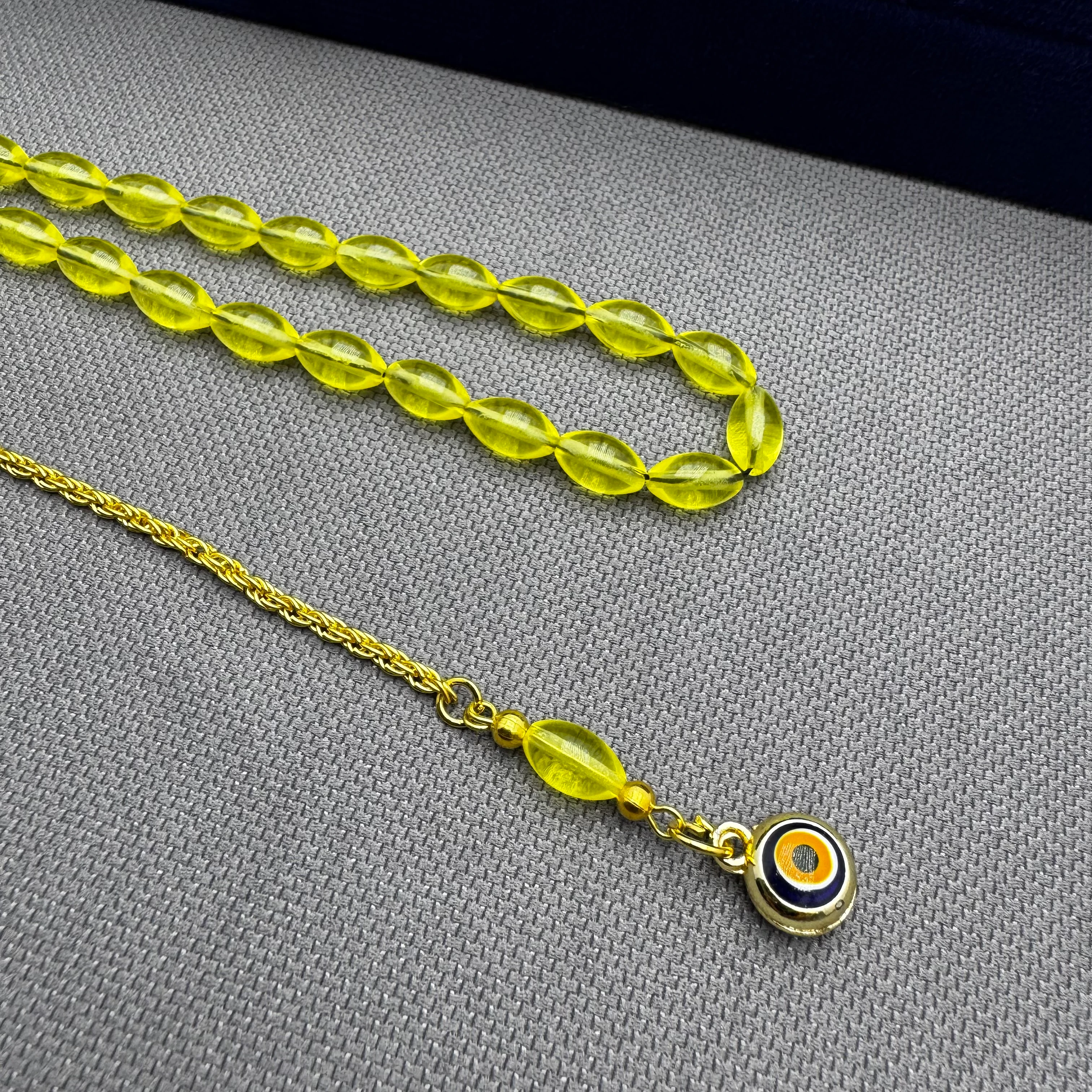 Nazar Boncuğu Detaylı Pirinç Püsküllü Bilek Boy Sarı Uçak Camı Tespih