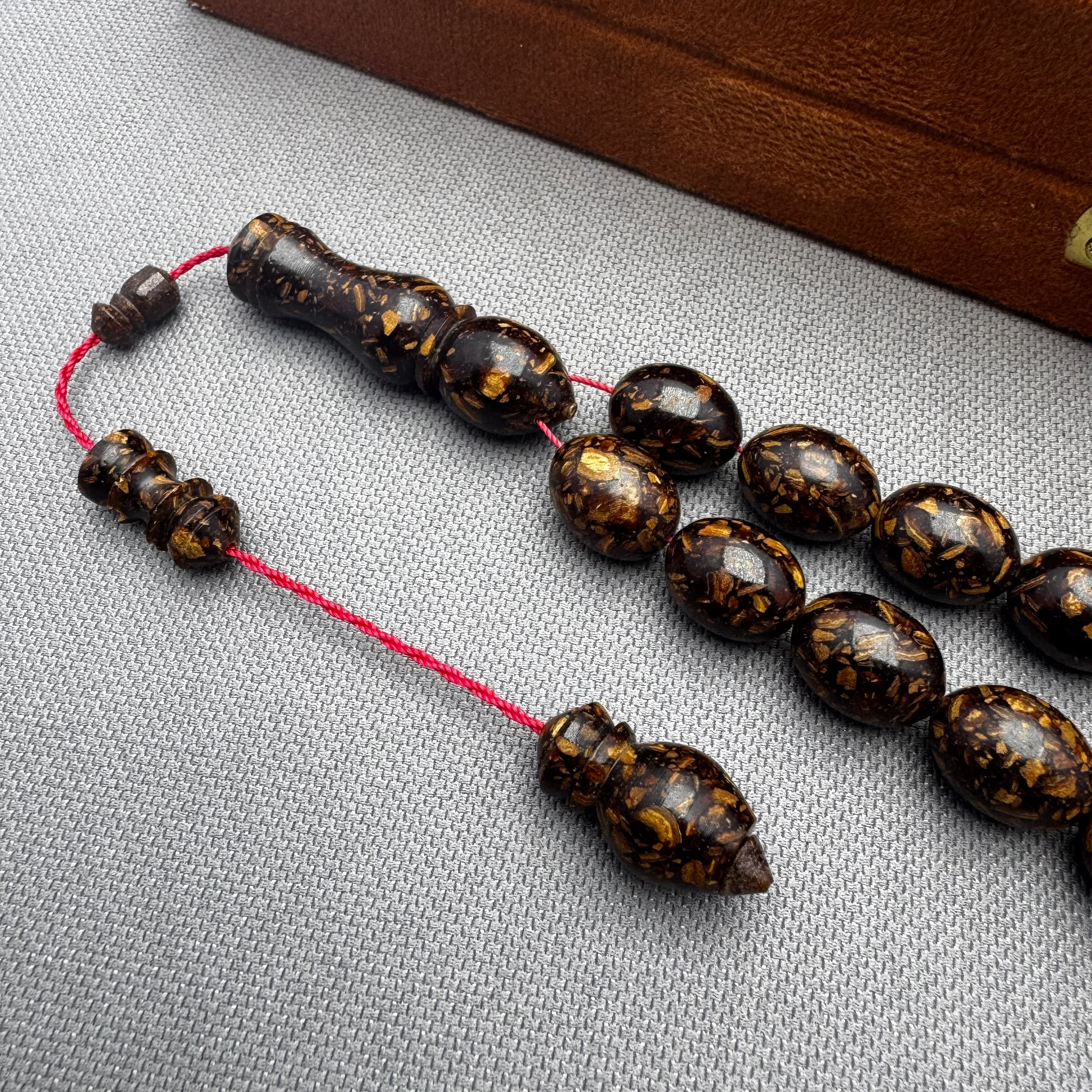 Kokusu Üzerinde Harika İşçilikli Orjinal Tarçın Ağacı Efe Maskot Tespih