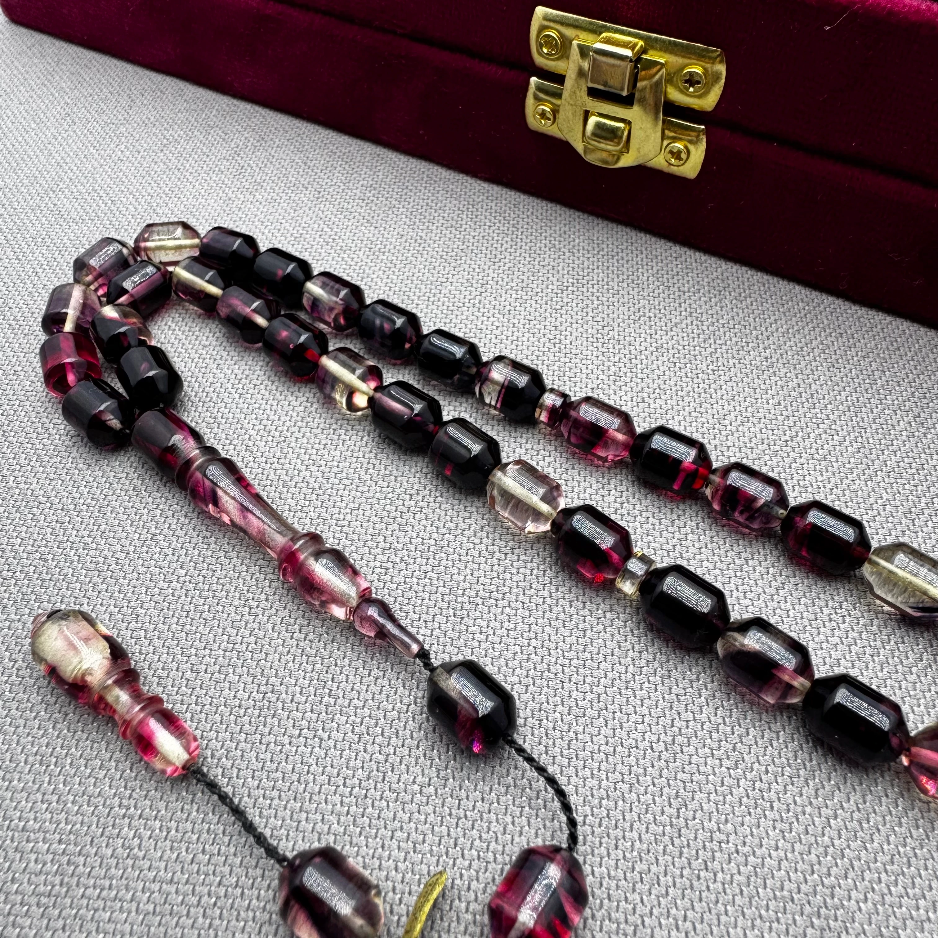 Ayhan TURAN Usta İşçilikli Kırmızı Siyah Hareli Özel Döküm Ateş Kehribar Tespih