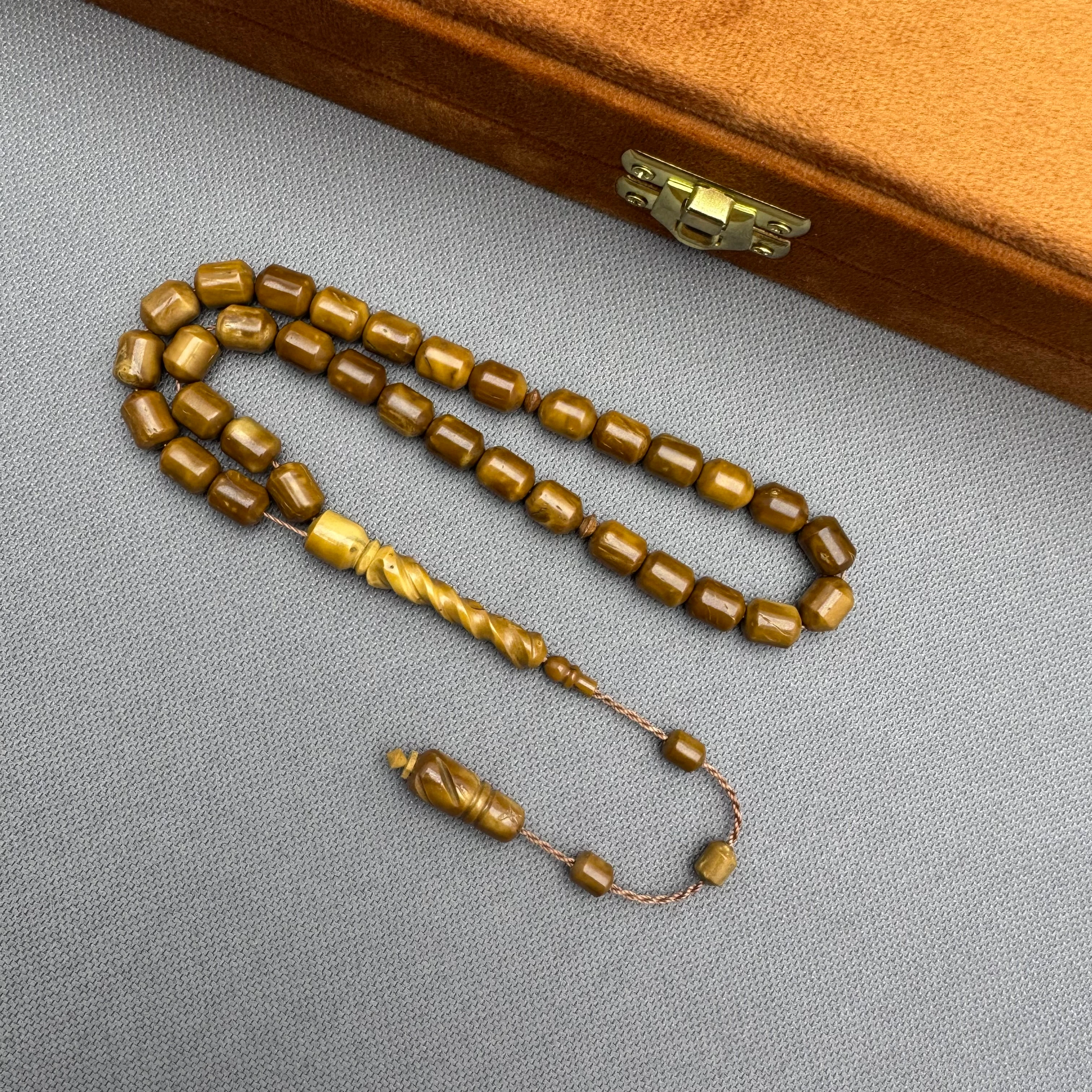 Kalem İşçilikli Özel İmameli Doğal Dokulu Kapsül Kesim Kuka Ağacı Tespih