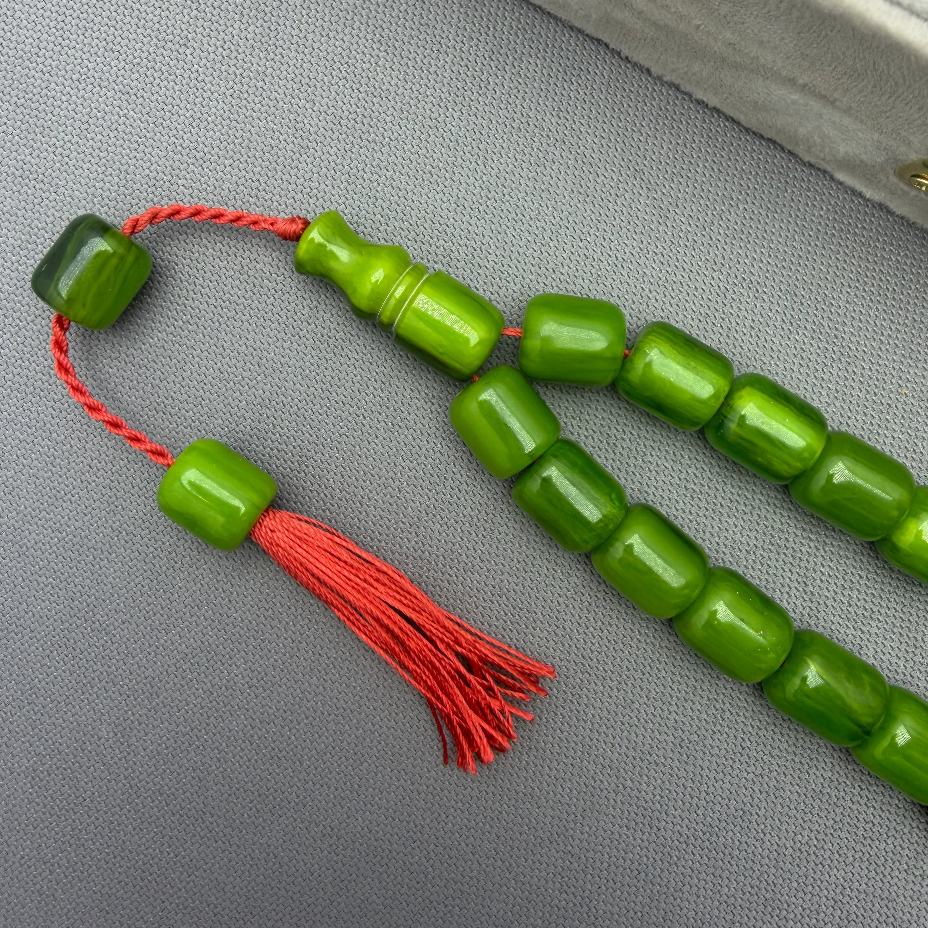 Usta İşçilikli Sistem Püsküllü Yeşil Dik Damar Hareli Alman Sıkma Kehribar Tespih