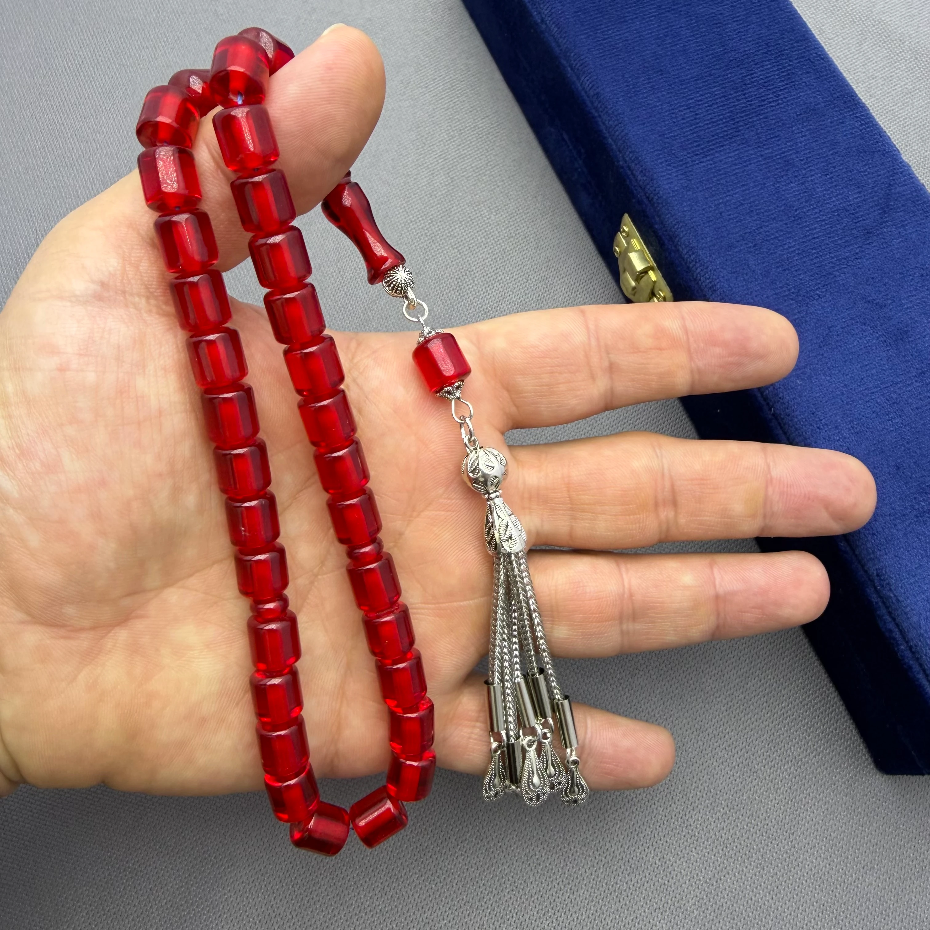 Alpaka Püsküllü Beş Sallantılı Kırmızı Kapsül Kesim Ateş Kehribar Tespih