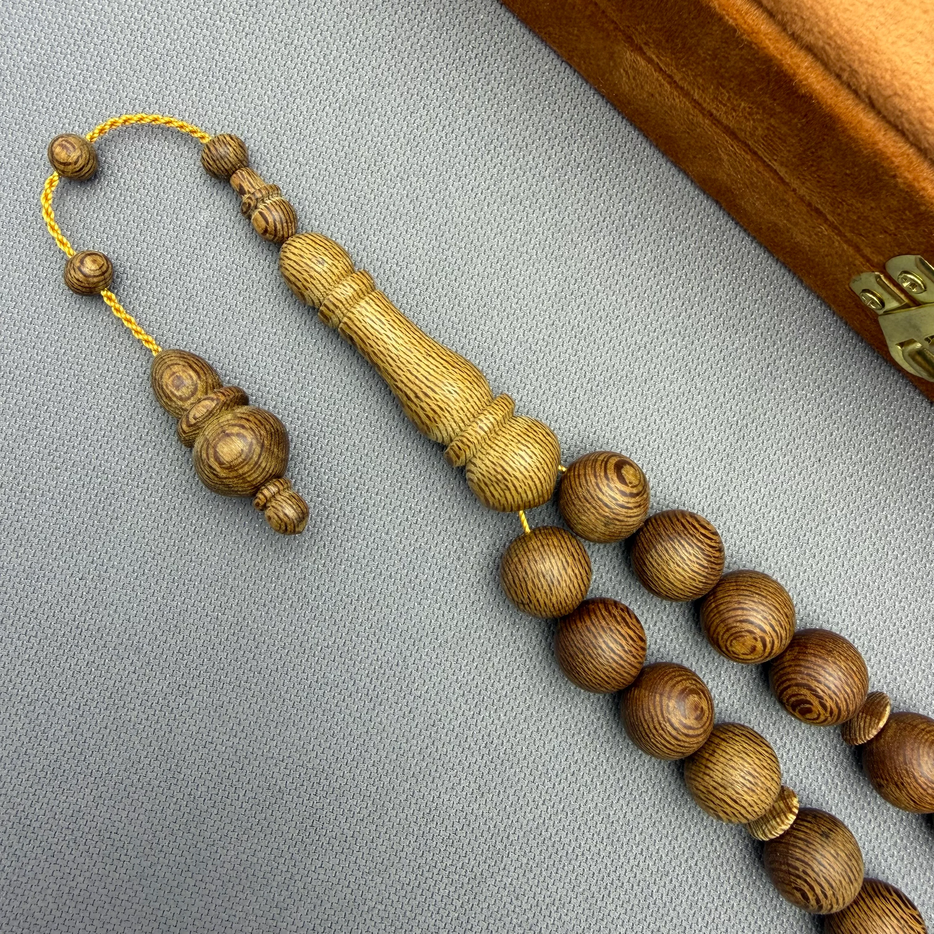 Yüz Yıldan Fazla Bir Tarih Doğal Dokulu Çınar Ağacı Tespih