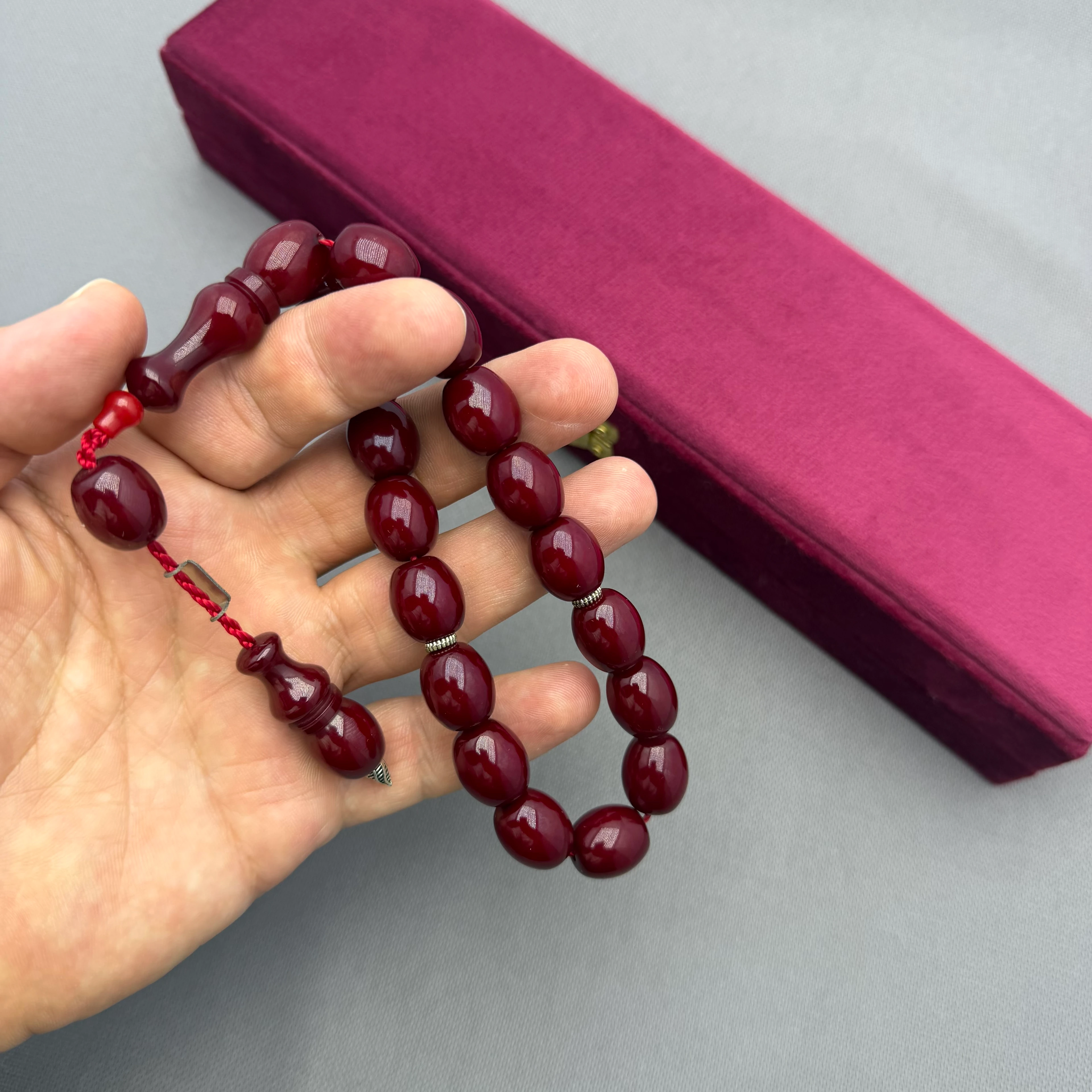 Zeyzun Usta İşçilikli Kapsül Kesim Bordo Efe Maskot Sıkma Kehribar Tespih