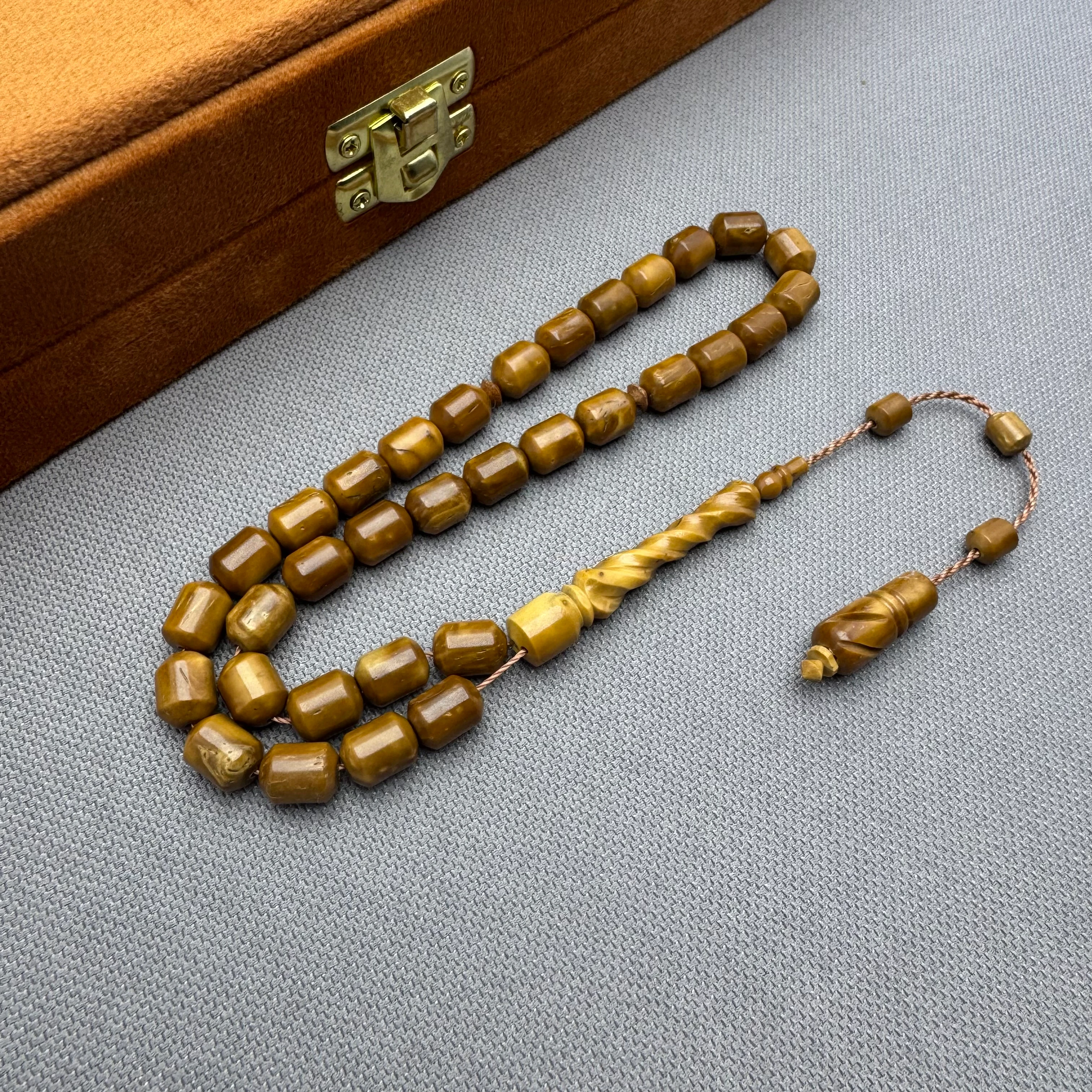 Kalem İşçilikli Özel İmameli Doğal Dokulu Kapsül Kesim Kuka Ağacı Tespih