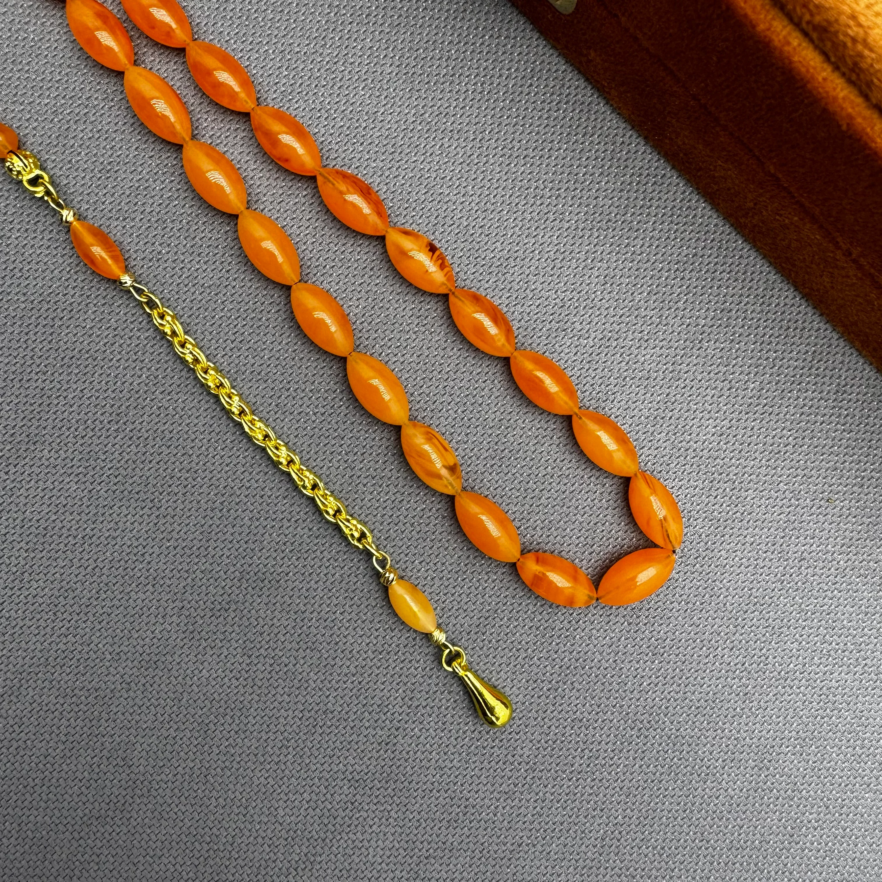 Usta İşçilikli 925 Ayar Gümüş Püsküllü Turuncu Hareli Alman Bakalit Tespih