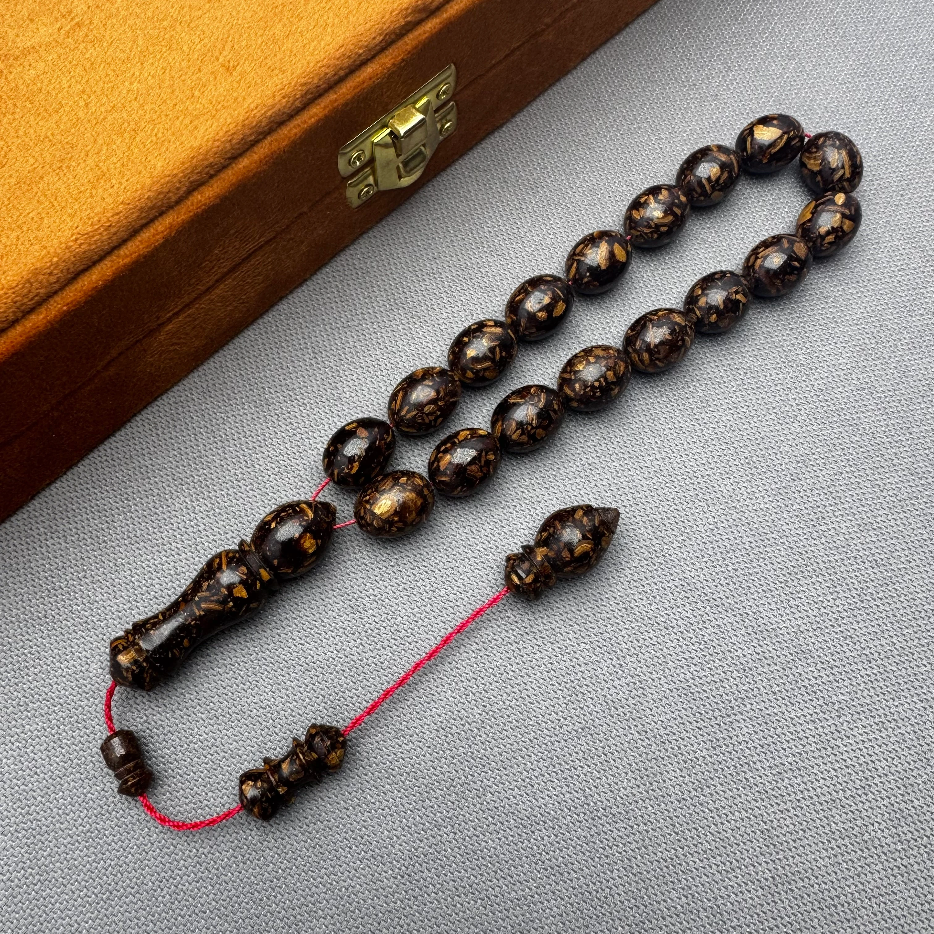 Kokusu Üzerinde Harika İşçilikli Orjinal Tarçın Ağacı Efe Maskot Tespih