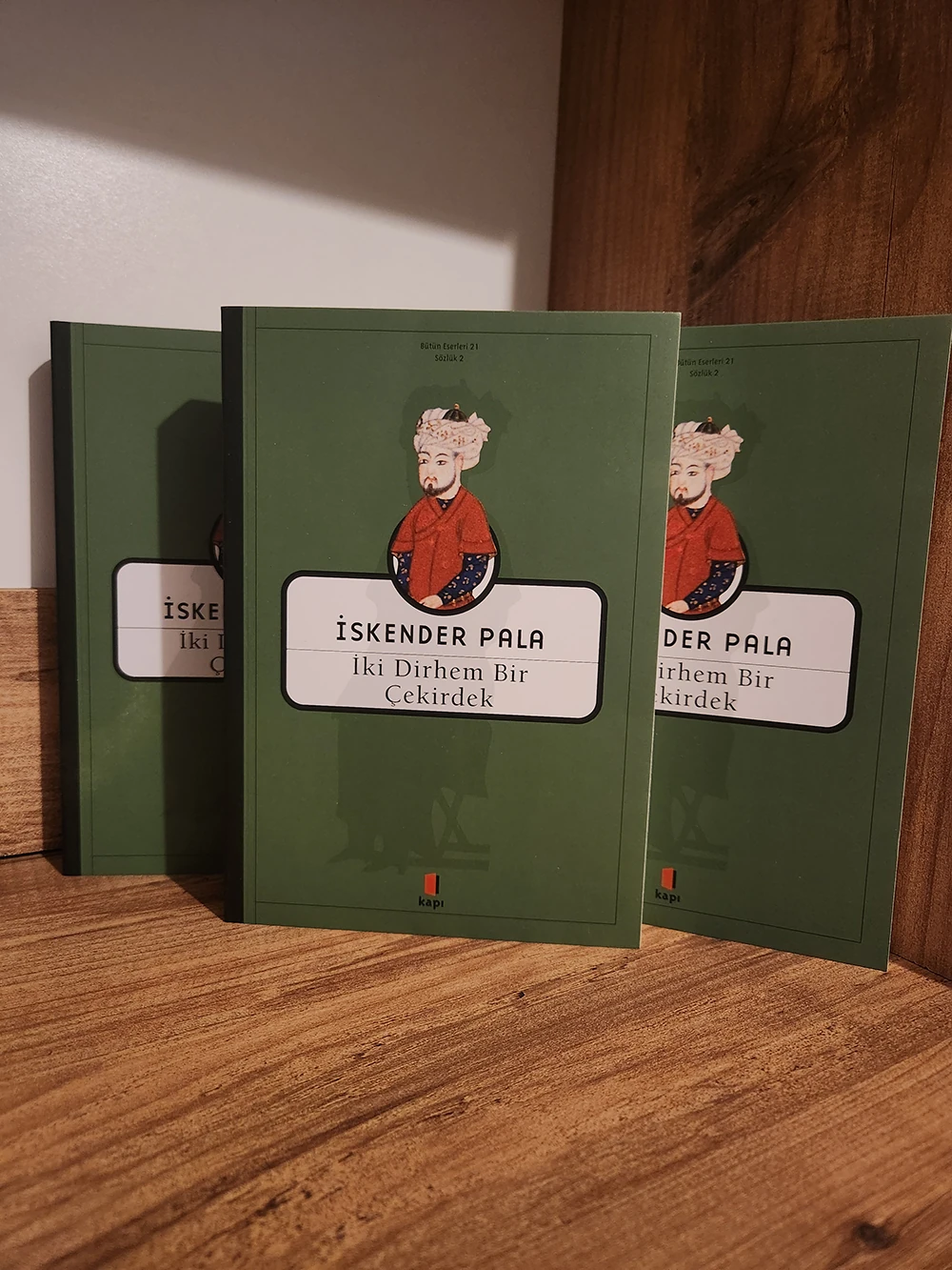 İki Dirhem Bir Çekirdek - İskender Pala 