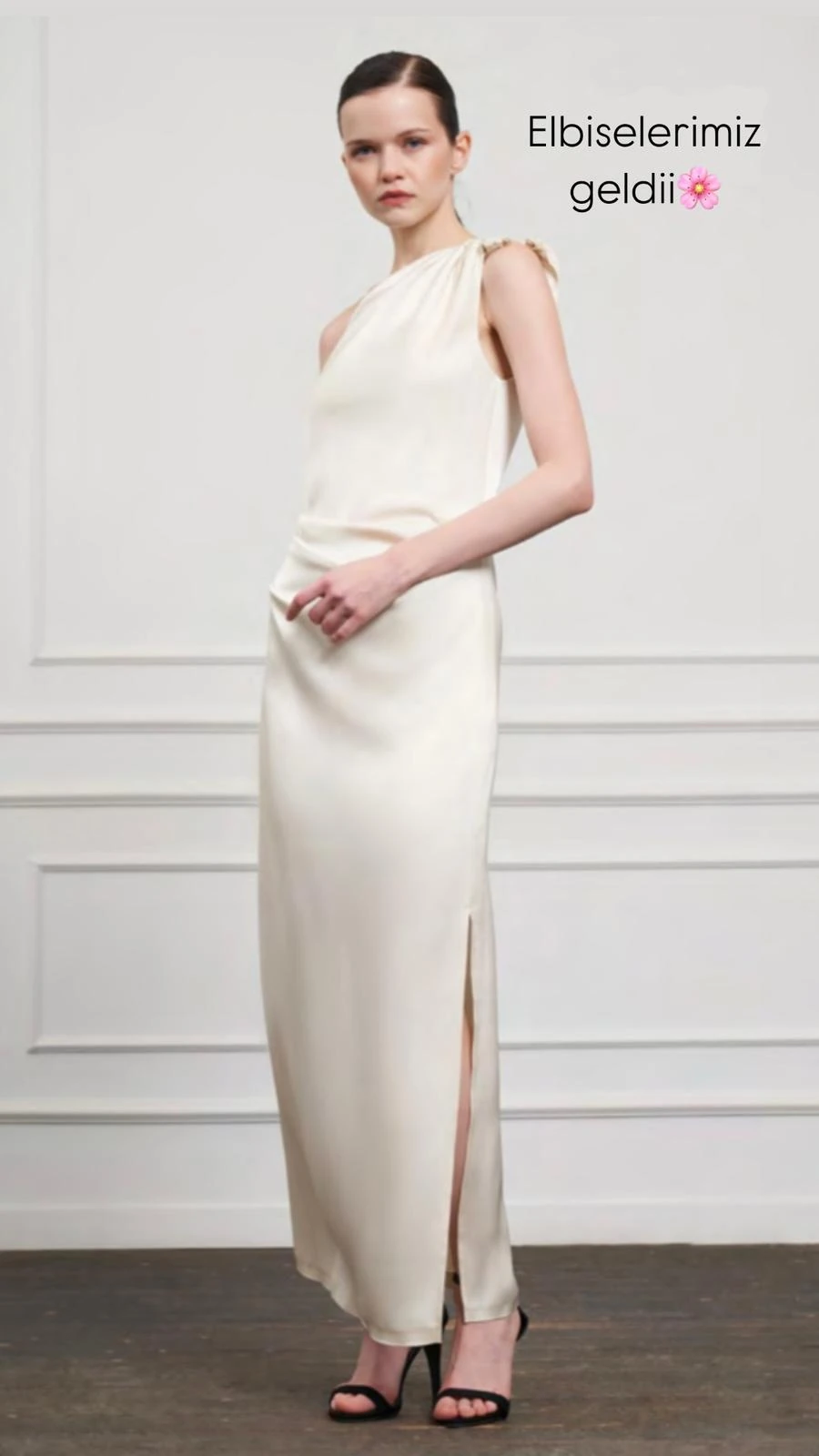 OMUZ DETAYLI YIRTMAÇLI SATEN ELBİSE