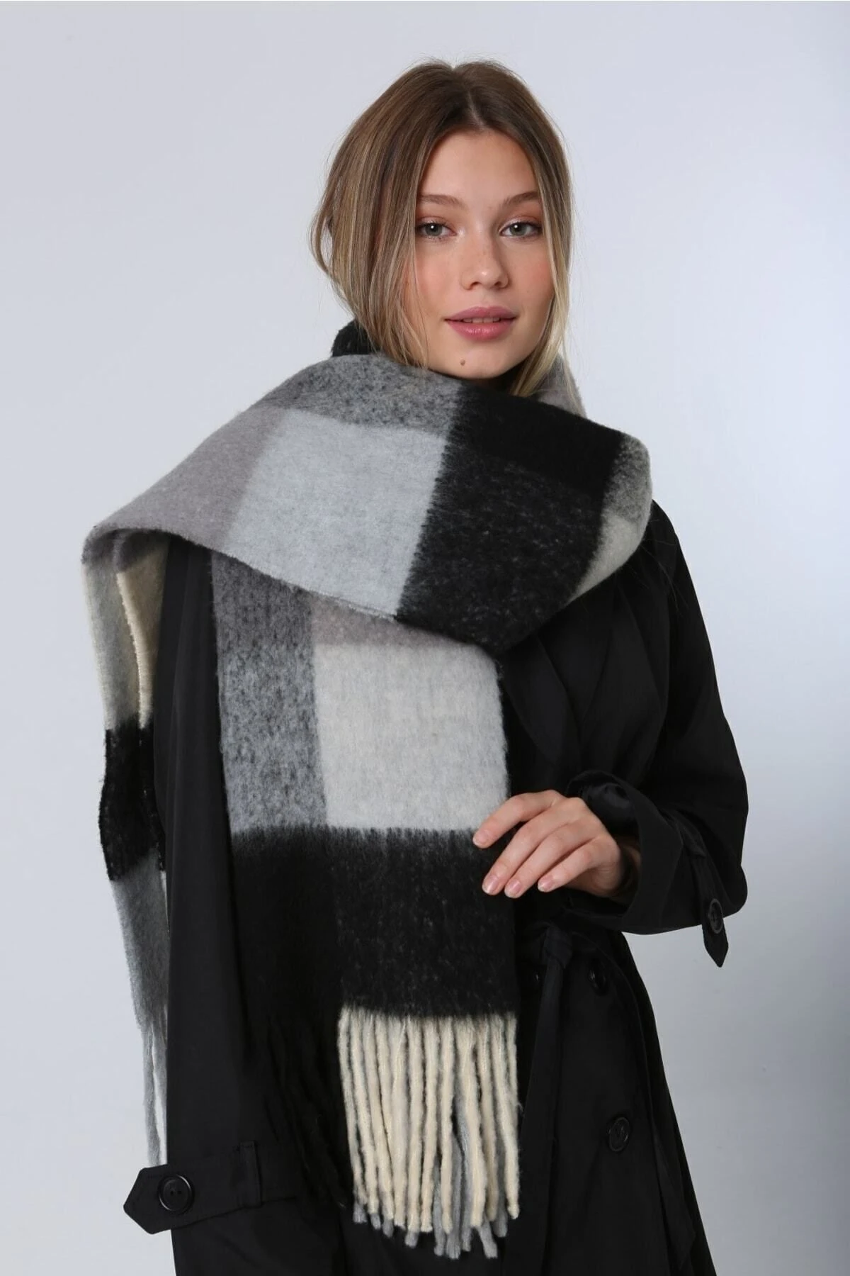 Kışlık Yumuşak Geniş Püsküllü Şal Atkı - Kremsi Beyaz Siyah Gri Çizgili Atkı Sal1270