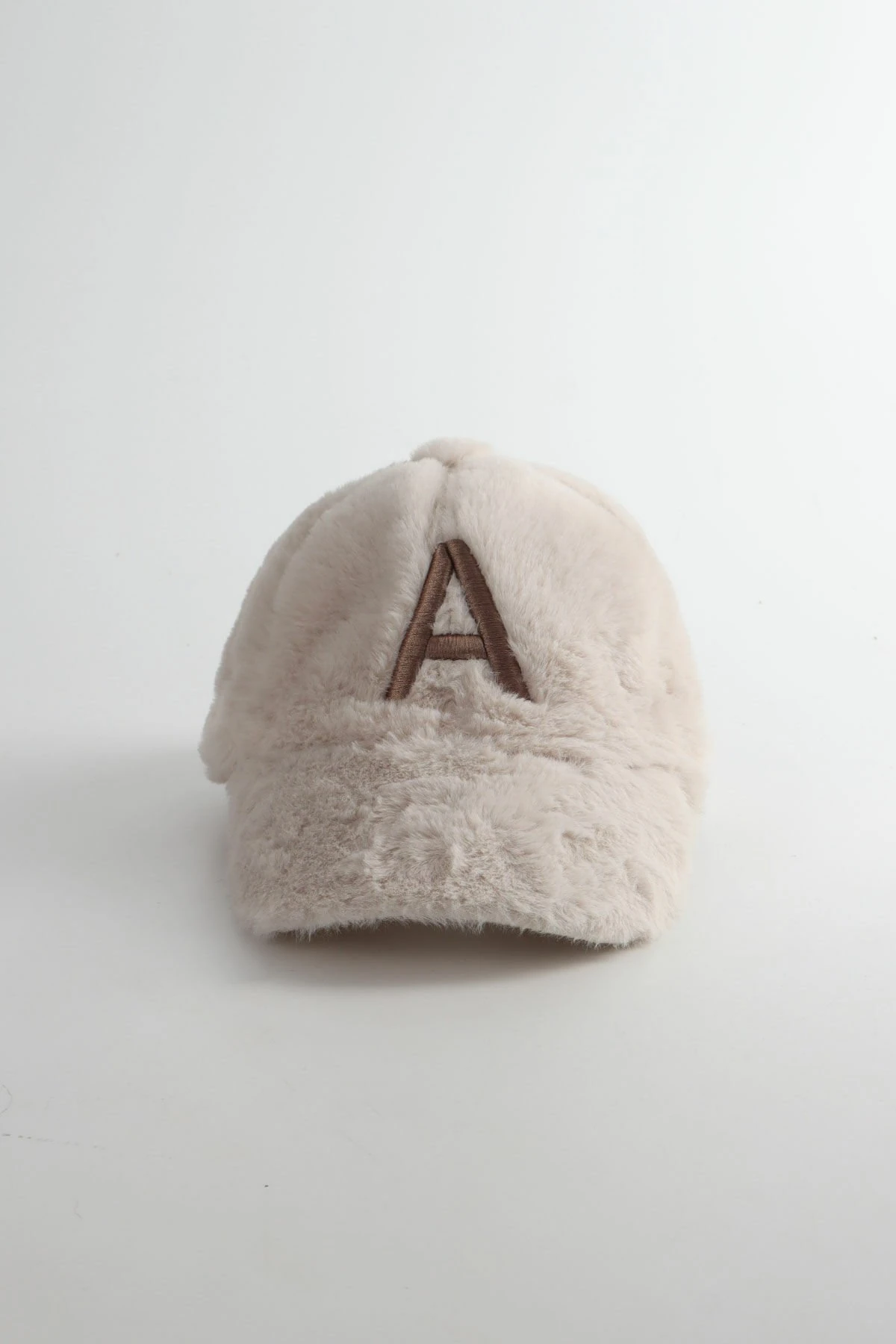 Kişiye Özel Harf Nakışlı Harf Seçilebilir Peluş Kürk Baseball Cap Şapka - Ekru