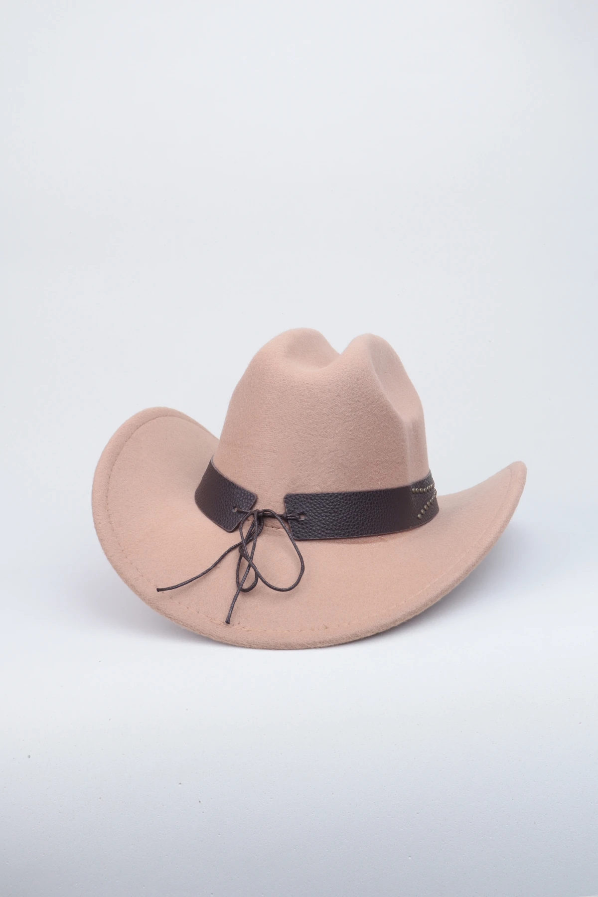 Kovboy Deri Detaylı Boğa Figürlü Fötr Şapka - Vizon