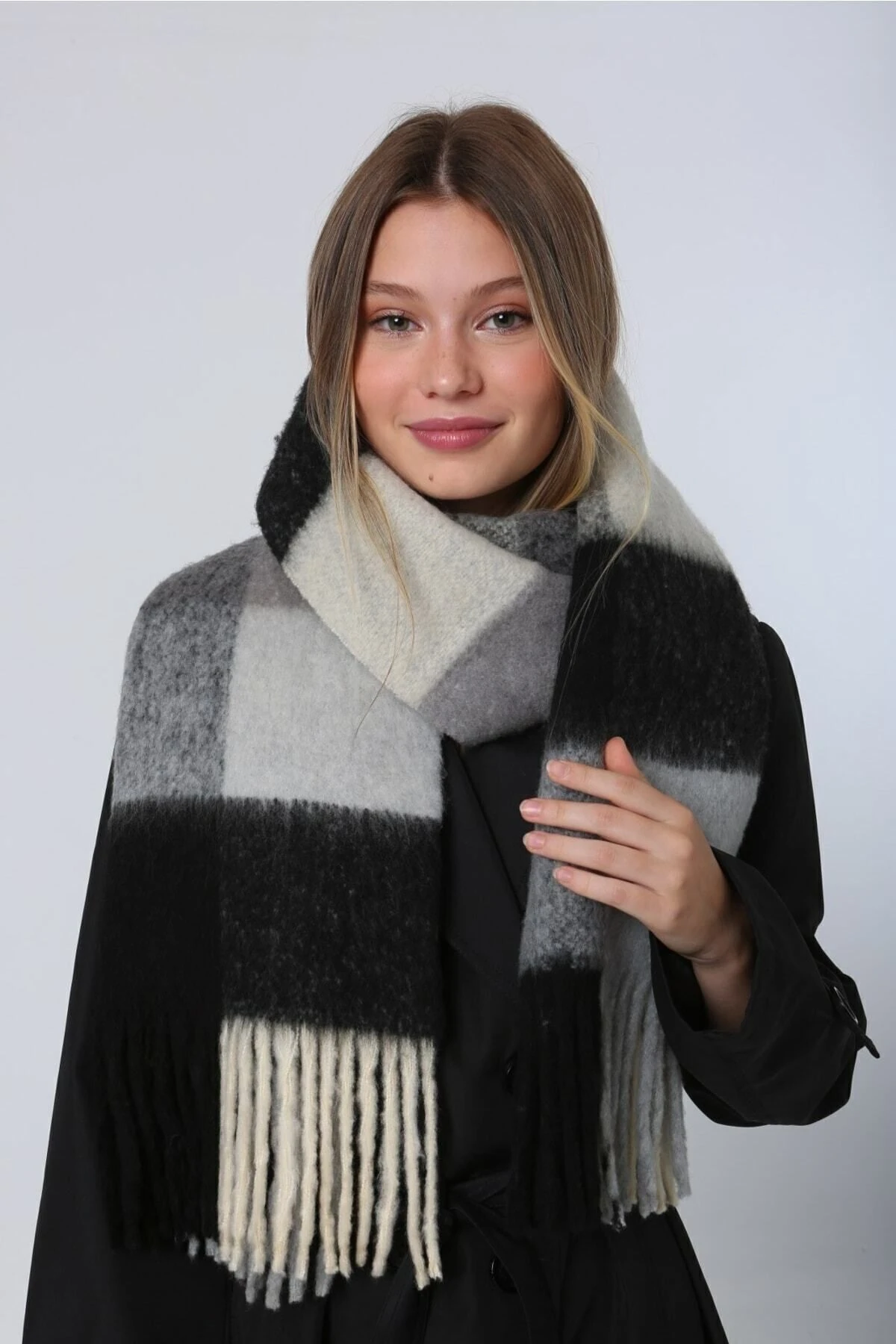 Kışlık Yumuşak Geniş Püsküllü Şal Atkı - Kremsi Beyaz Siyah Gri Çizgili Atkı Sal1270