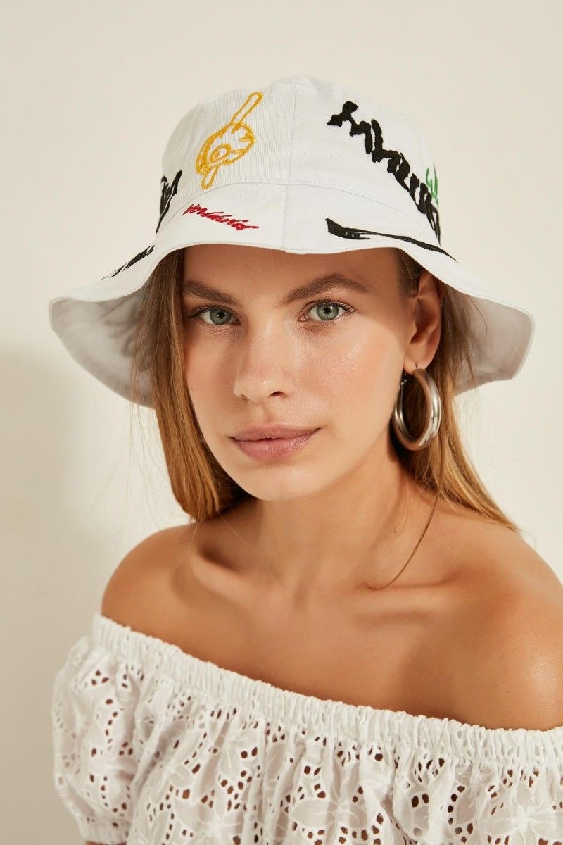 Nakışlı Beyaz Bucket Şapka