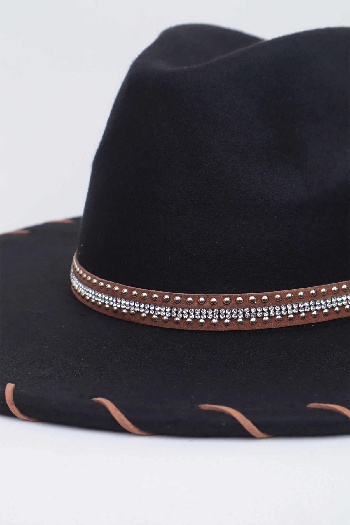 Kristal Taşlı Şerit Detaylı Fötr Panama Şapka - Siyah