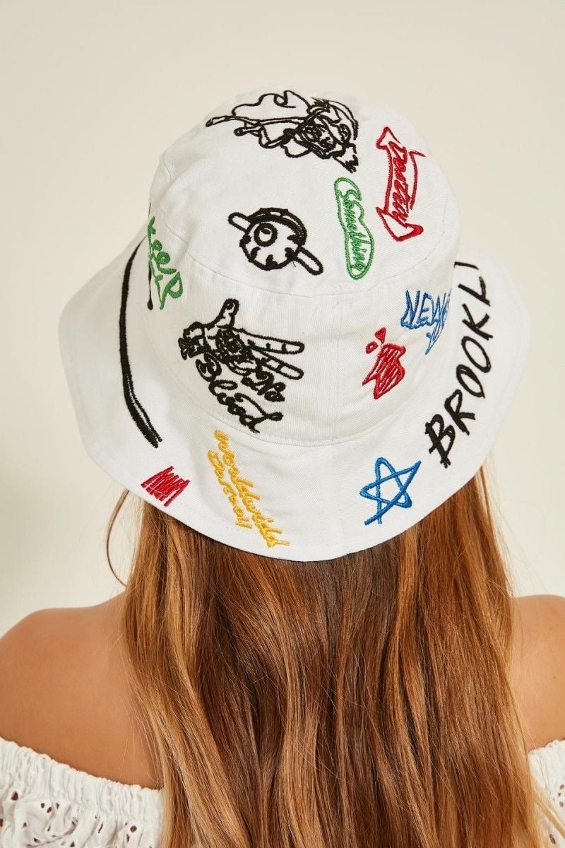 Nakışlı Beyaz Bucket Şapka