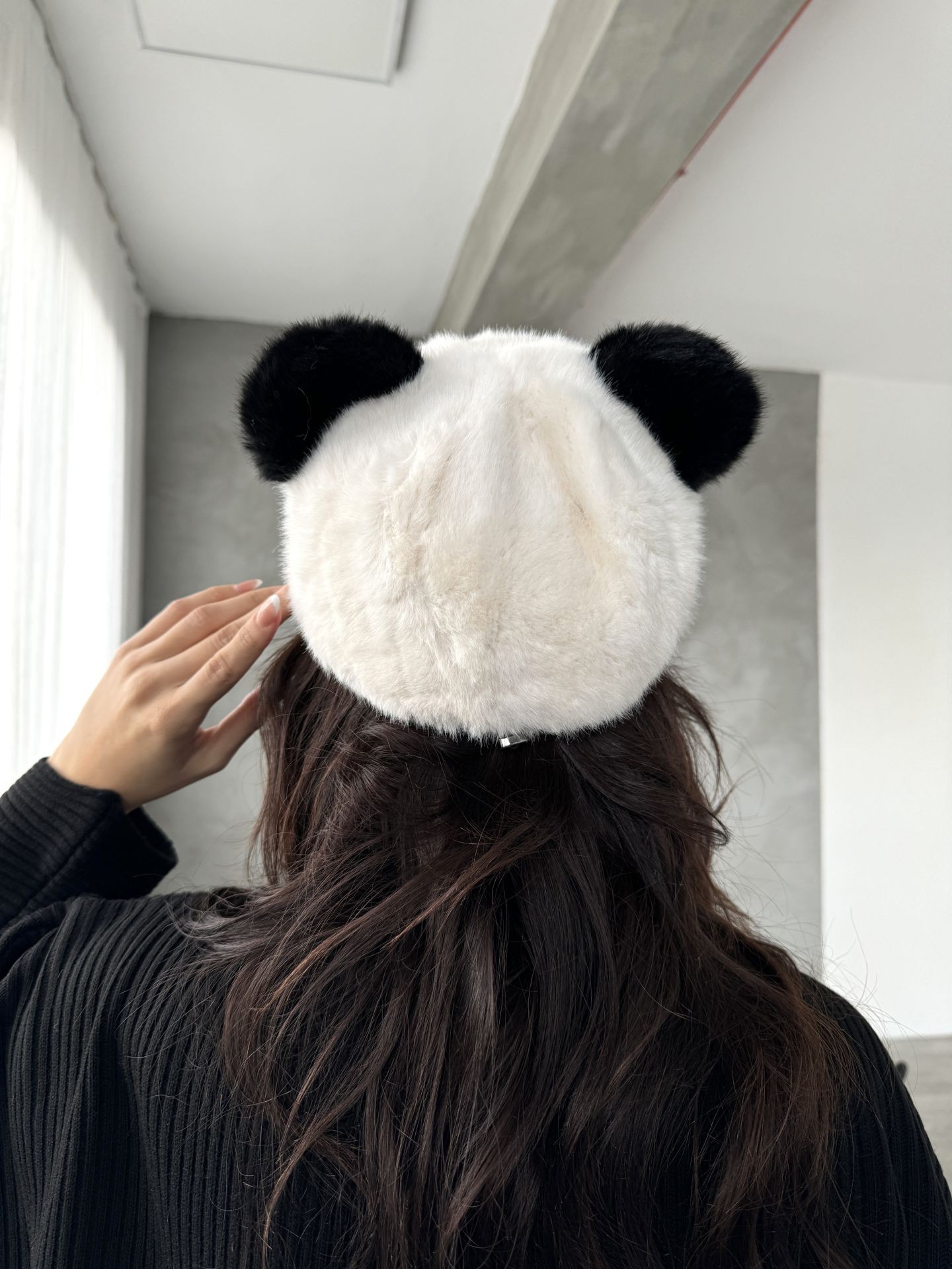 Kulaklı Panda Kürk Şapka - Siyah Beyaz