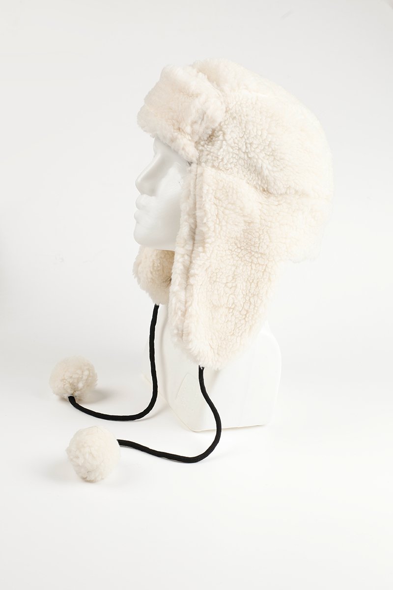 Ekru Kulaklı Peluş Şapka